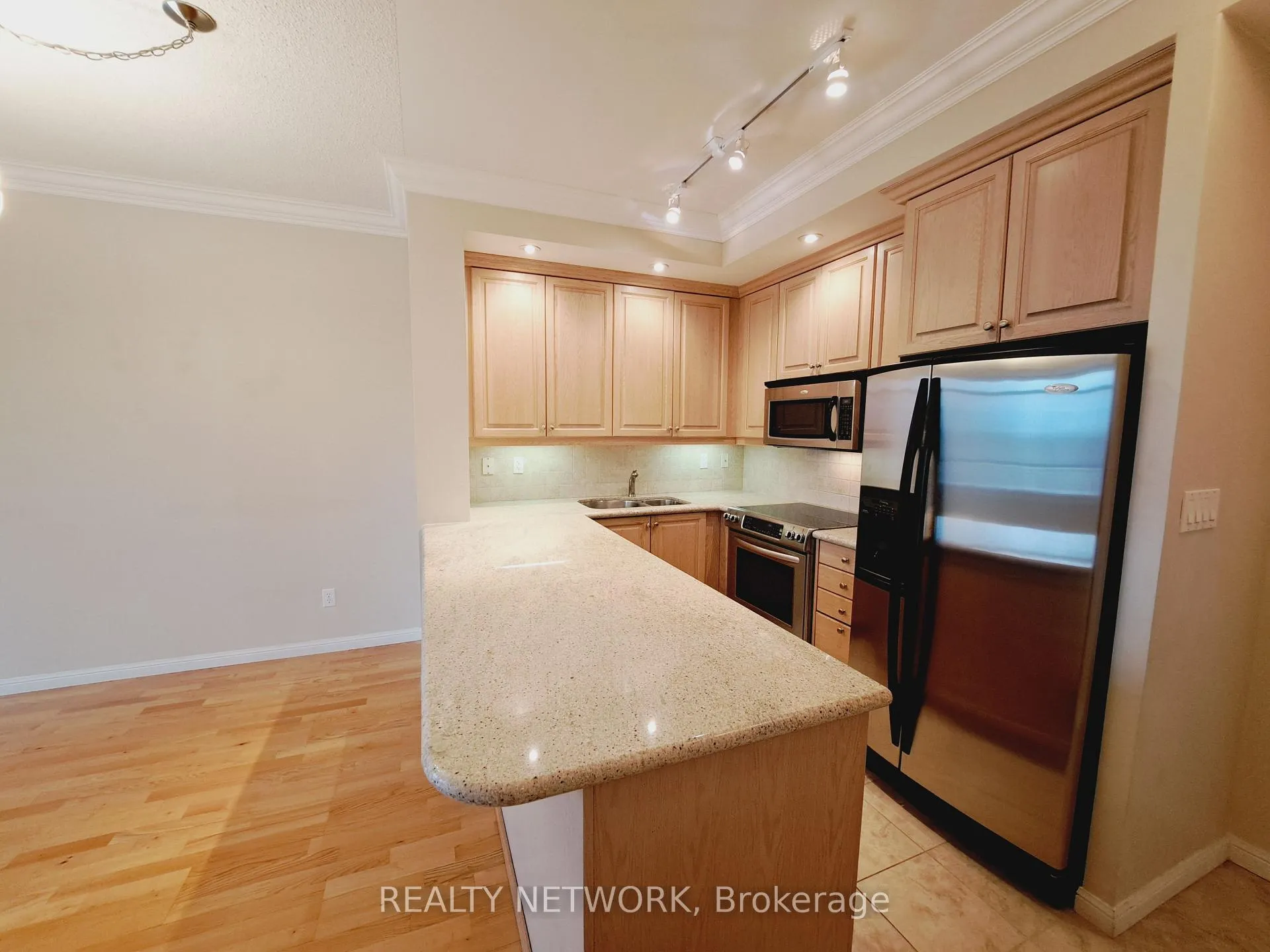 Photo 4 of Unit 414, 900 Mount Pleasant Road, Toronto, Mount Pleasant West — HOMEH