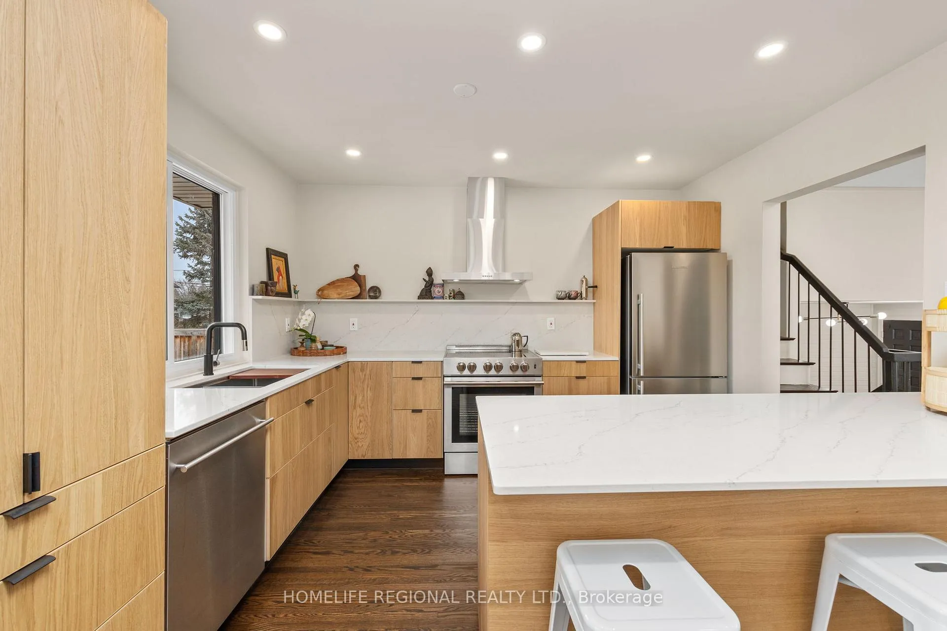 Photo 9 of 42 Manorhampton Drive, Etobicoke, Willowridge-Martingrove-Richview — HOMEH