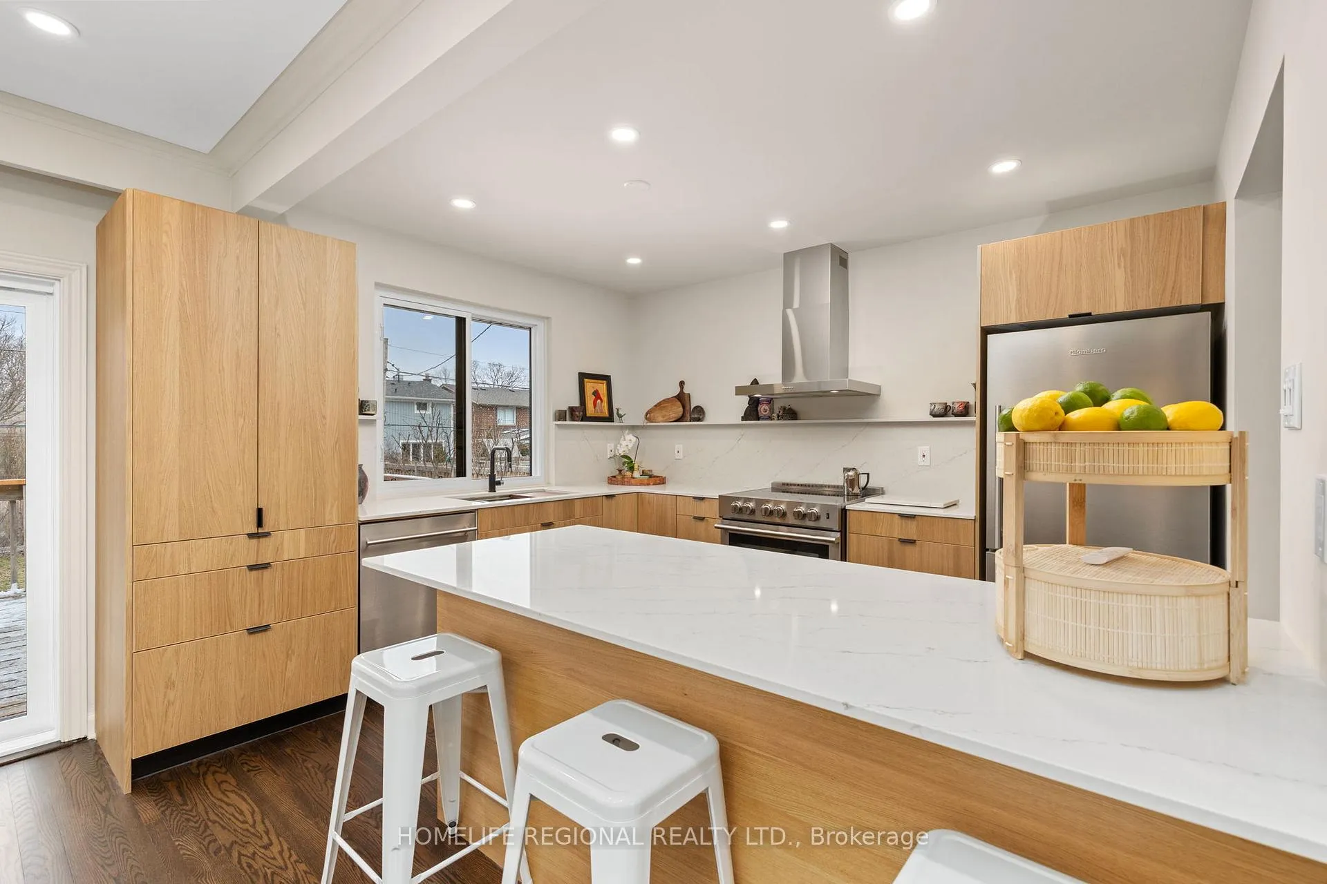 Photo 10 of 42 Manorhampton Drive, Etobicoke, Willowridge-Martingrove-Richview — HOMEH