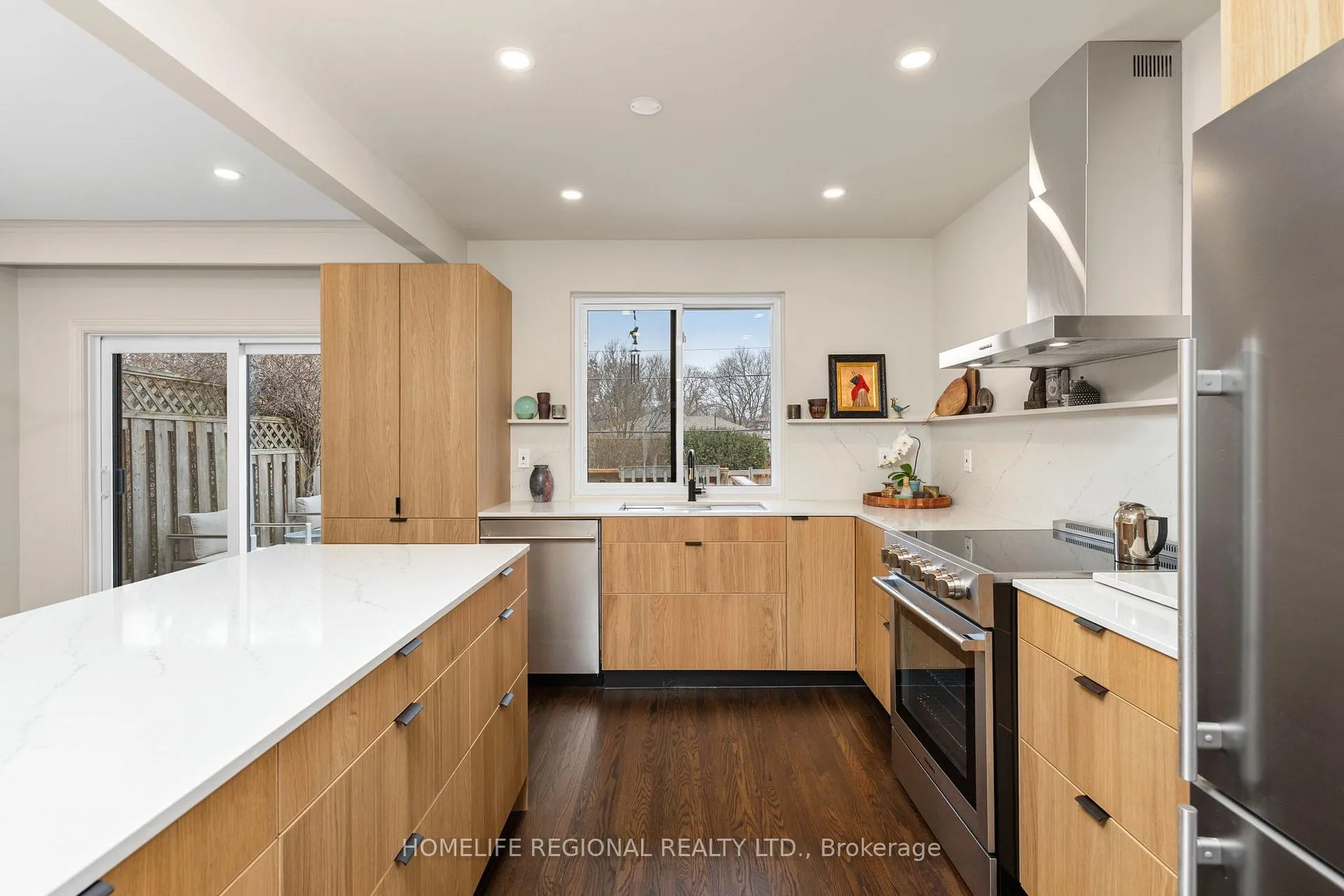 Photo 11 of 42 Manorhampton Drive, Etobicoke, Willowridge-Martingrove-Richview — HOMEH