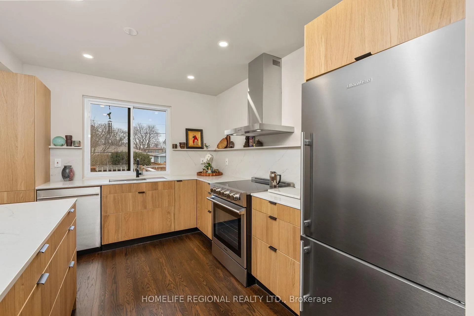 Photo 12 of 42 Manorhampton Drive, Etobicoke, Willowridge-Martingrove-Richview — HOMEH