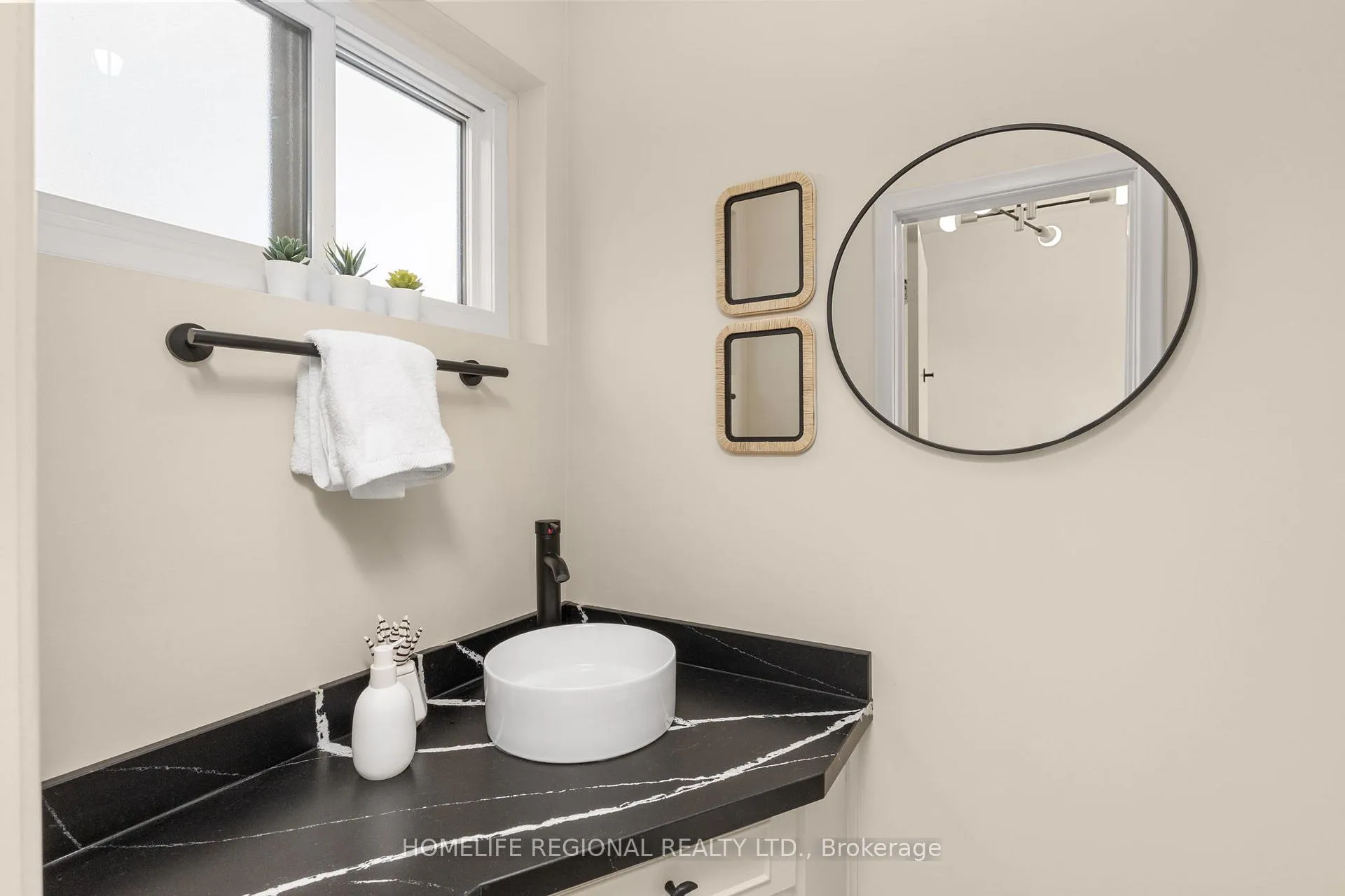 Photo 23 of 42 Manorhampton Drive, Etobicoke, Willowridge-Martingrove-Richview — HOMEH
