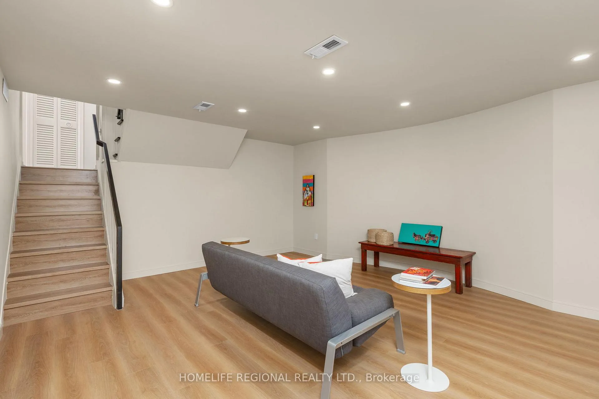 Photo 25 of 42 Manorhampton Drive, Etobicoke, Willowridge-Martingrove-Richview — HOMEH