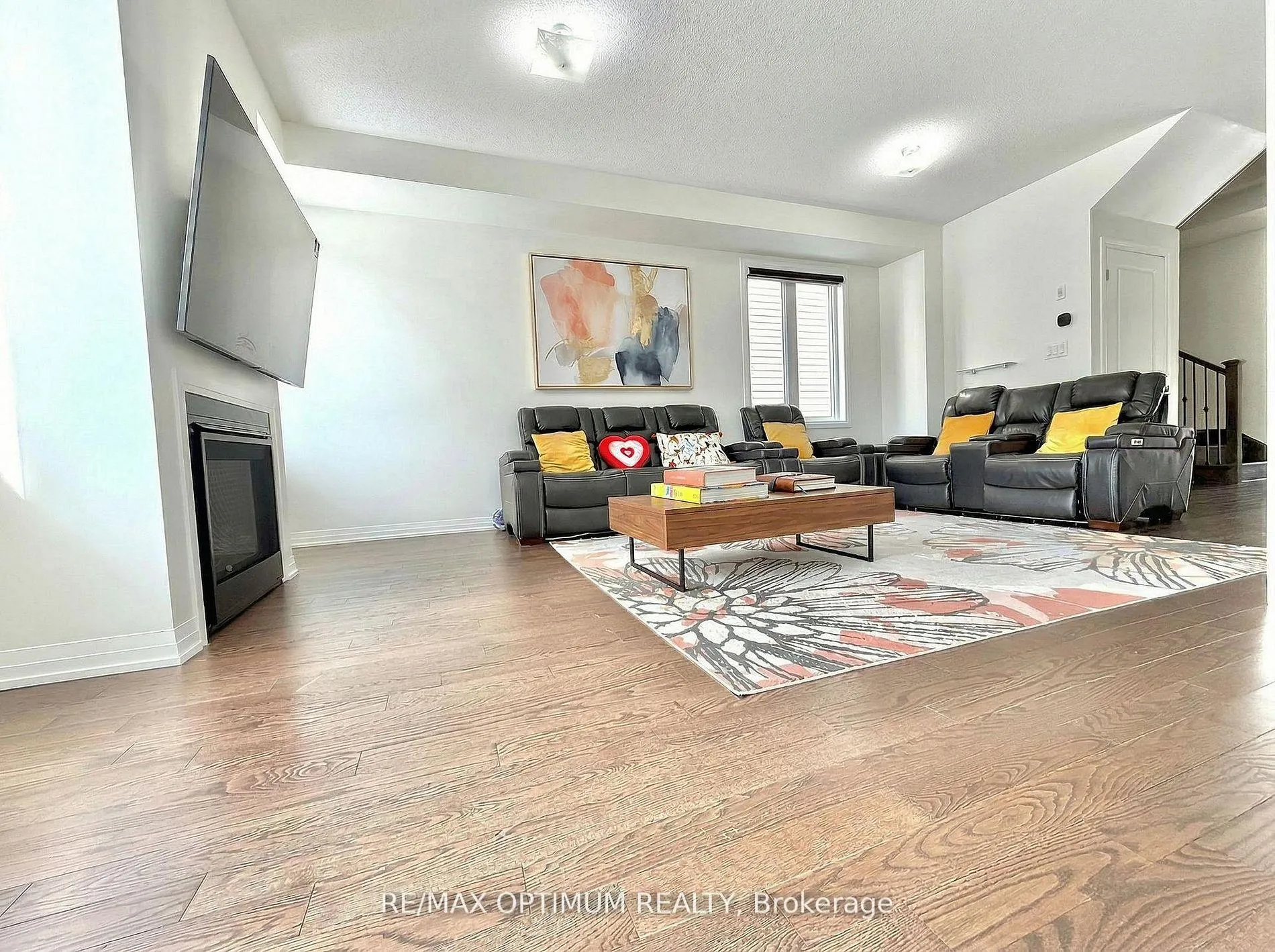 Photo 3 of 42 Cryderman Lane, Clarington, Bowmanville — HOMEH