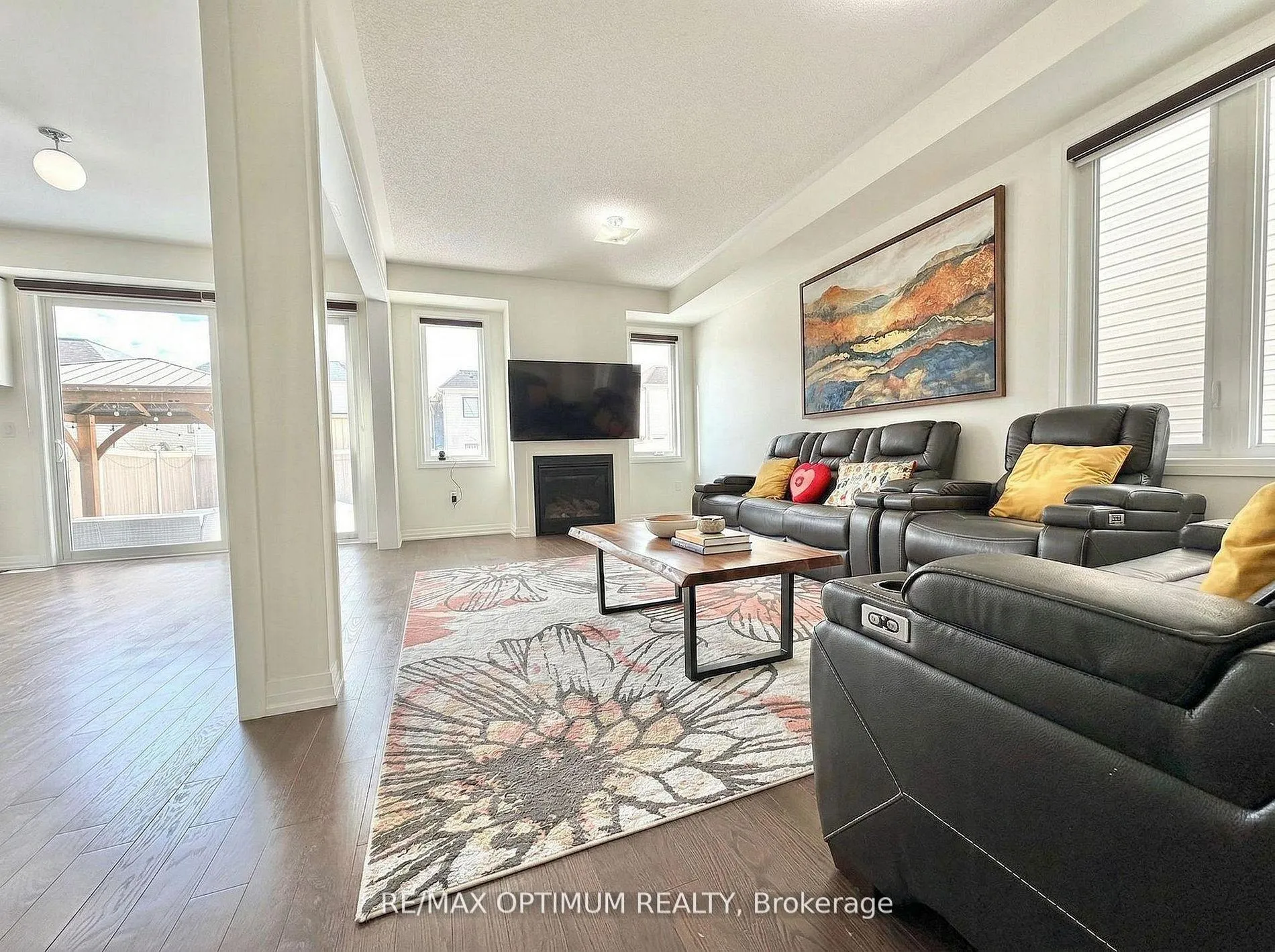 Photo 4 of 42 Cryderman Lane, Clarington, Bowmanville — HOMEH