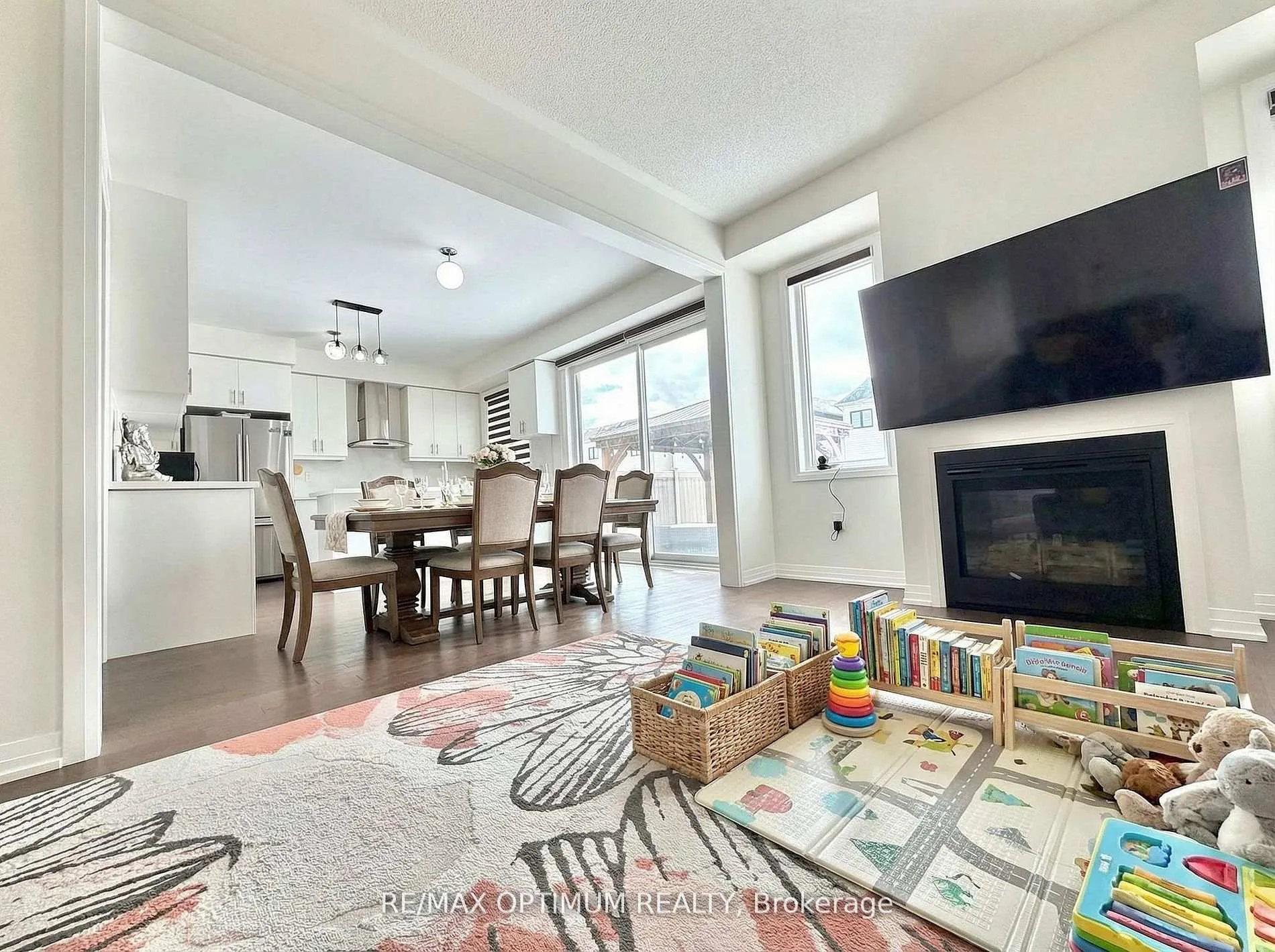 Photo 5 of 42 Cryderman Lane, Clarington, Bowmanville — HOMEH