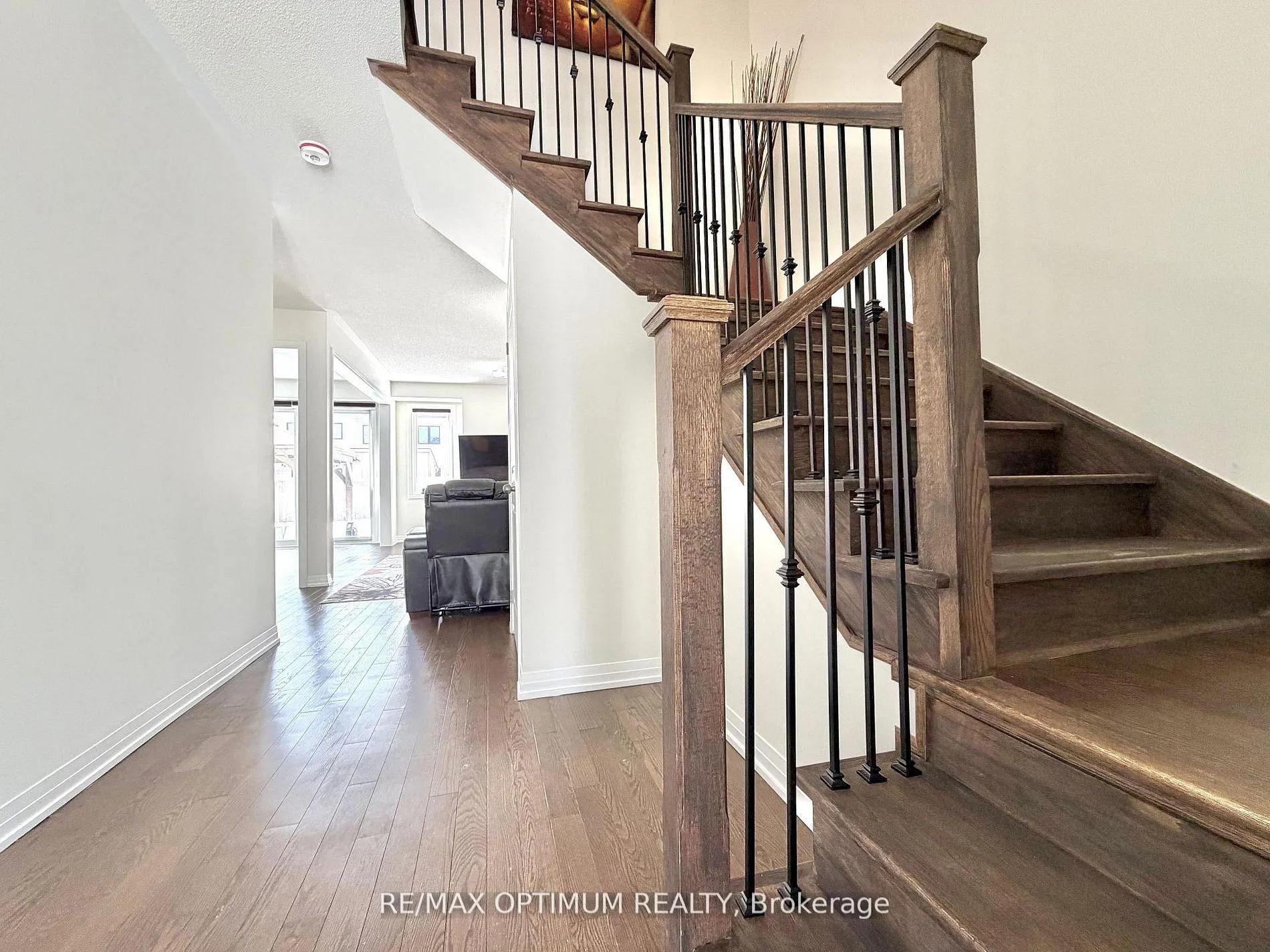Photo 8 of 42 Cryderman Lane, Clarington, Bowmanville — HOMEH