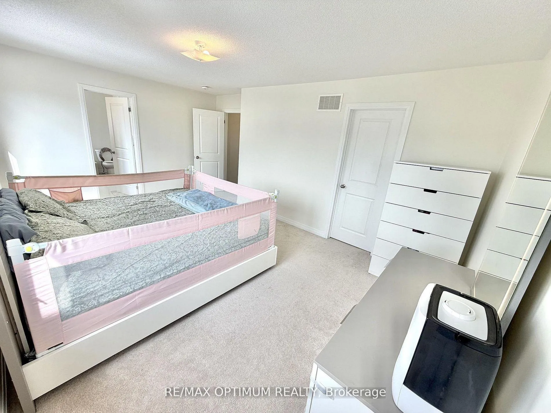 Photo 13 of 42 Cryderman Lane, Clarington, Bowmanville — HOMEH