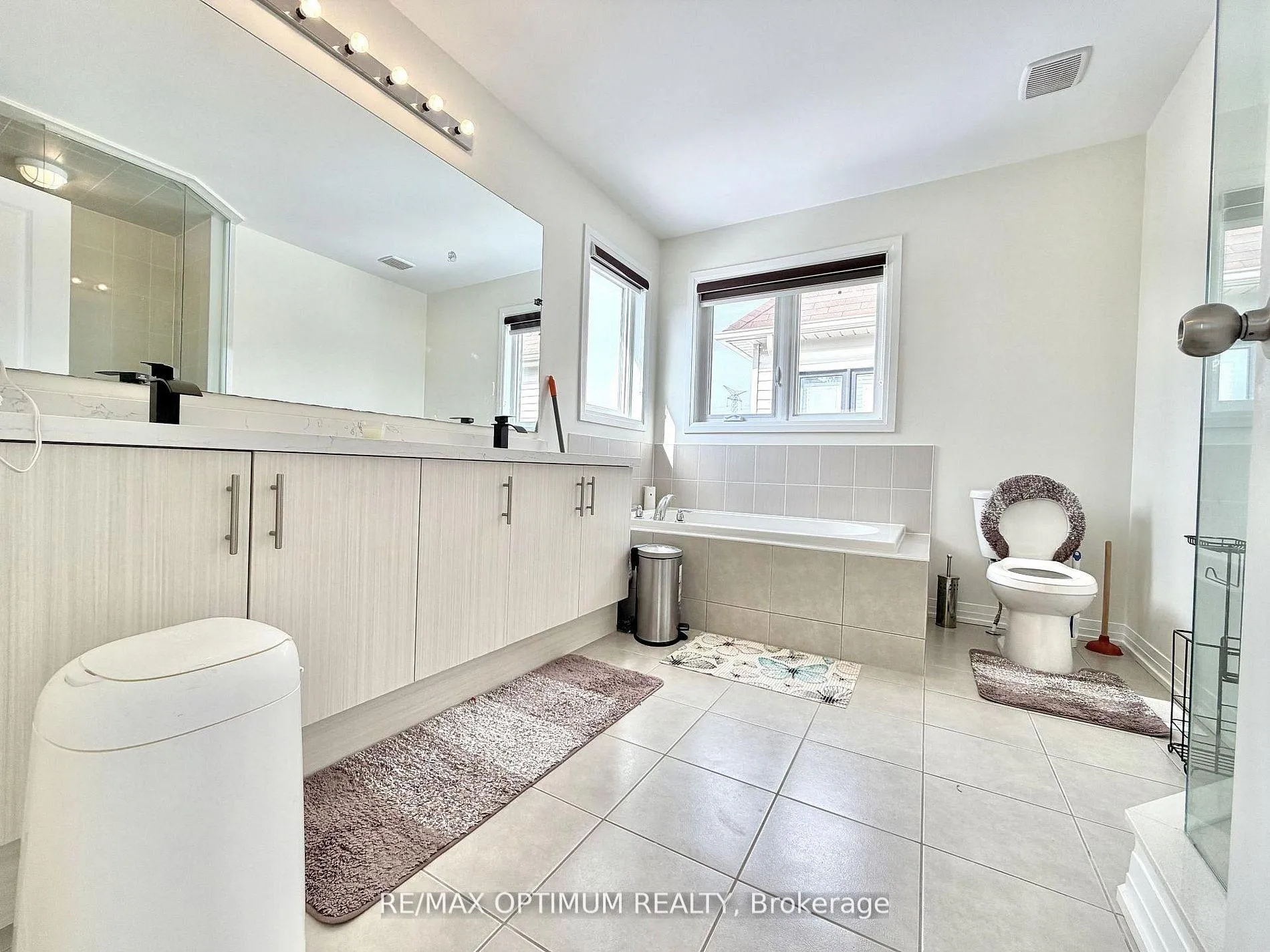 Photo 14 of 42 Cryderman Lane, Clarington, Bowmanville — HOMEH