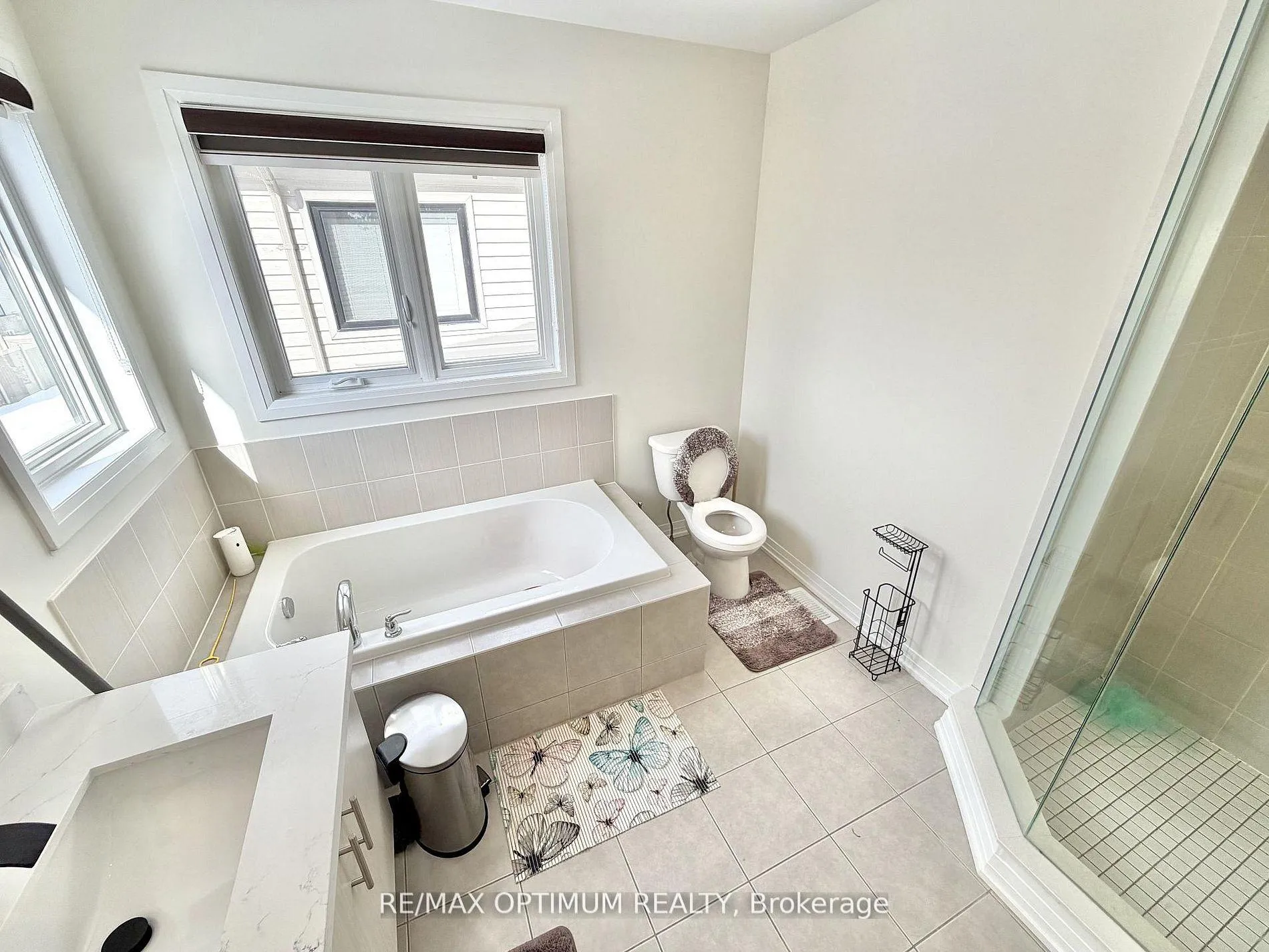 Photo 15 of 42 Cryderman Lane, Clarington, Bowmanville — HOMEH
