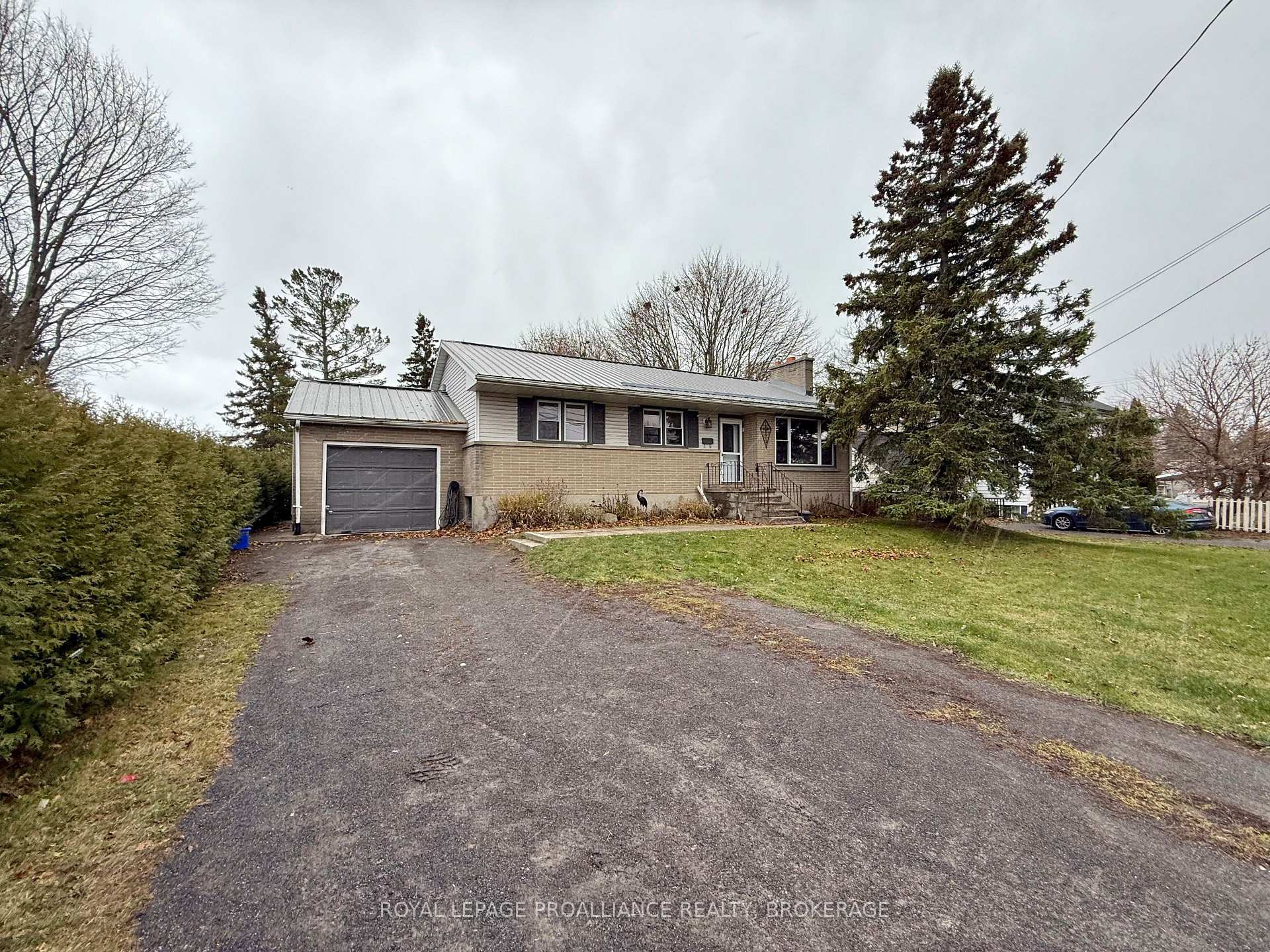 Photo 2 of 725 Front Road, Kingston, City Southwest — HOMEH
