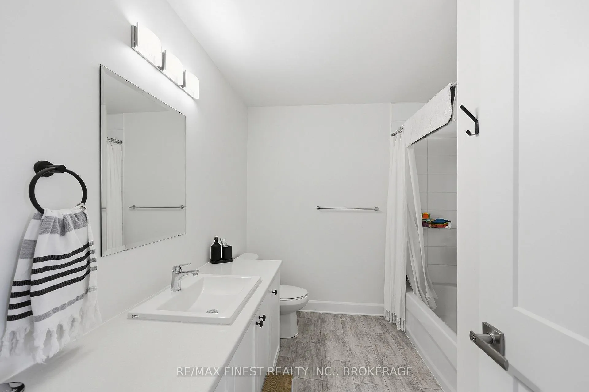 Photo 36 of 1646 Tenley Drive, Kingston, City Northwest — HOMEH