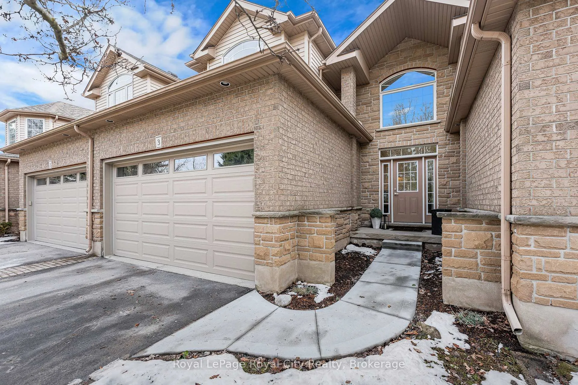 Photo 2 of Unit 3, 254 Summerfield Drive, Guelph, Pineridge/Westminster Woods — HOMEH
