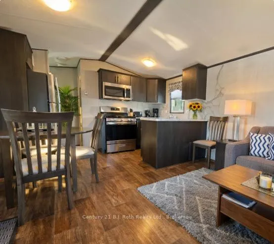 Photo 4 of 712 Poplar Crescent, Bracebridge, Macaulay — HOMEH