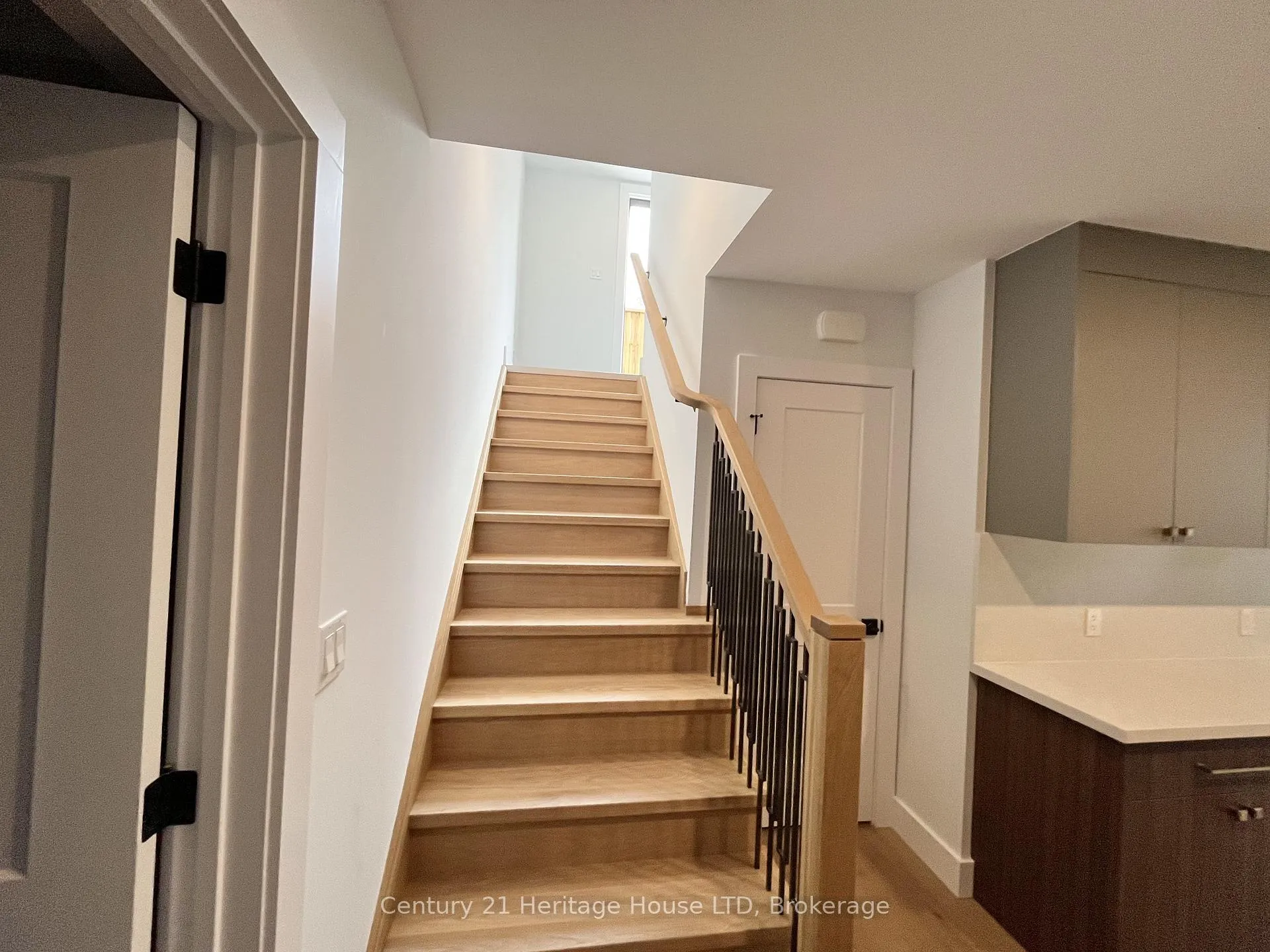 Photo 4 of 24A Valley Road, St. Catharines, Rykert/Vansickle — HOMEH