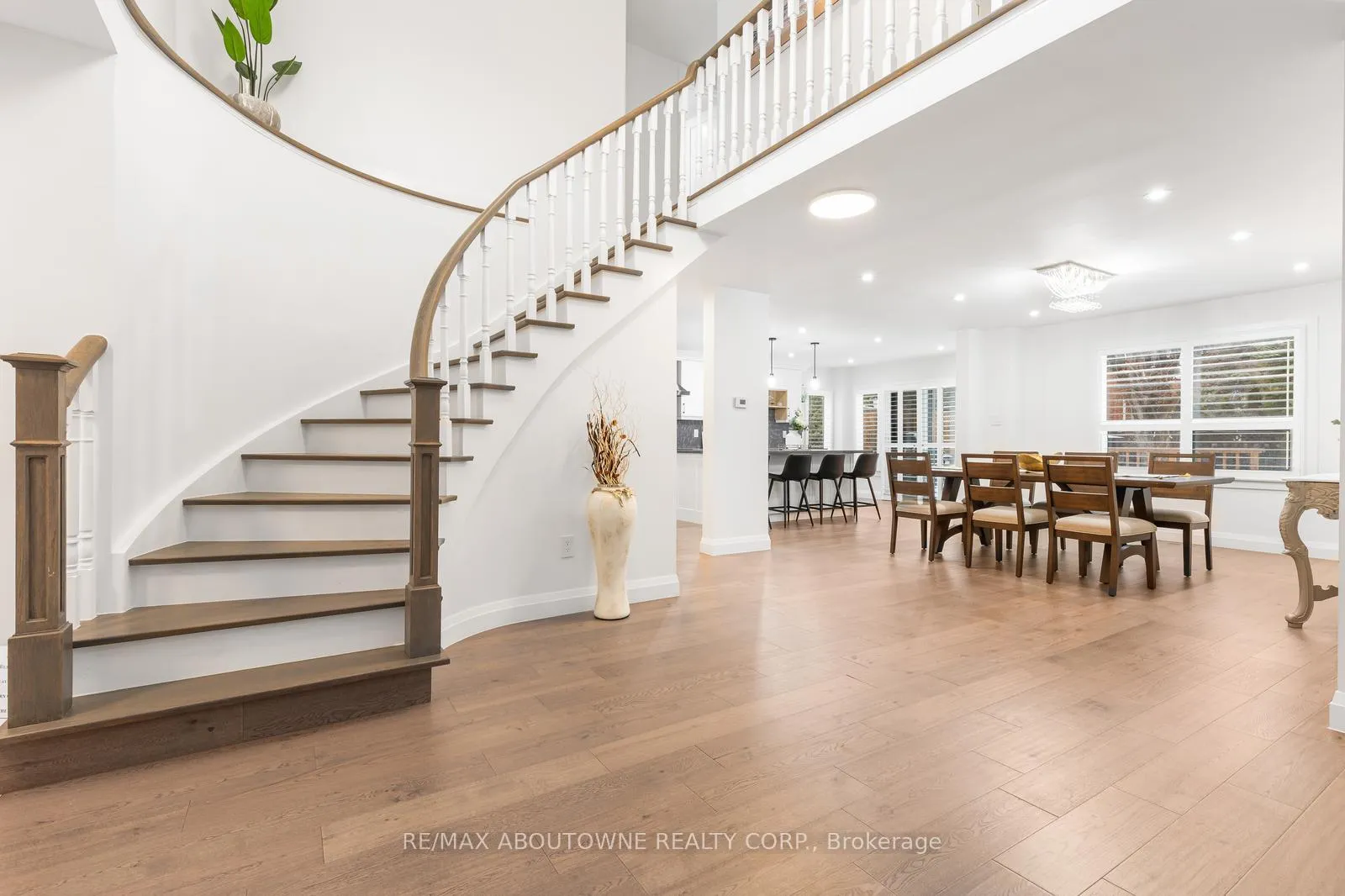 Photo 6 of 1324 Birchcliff Drive, Oakville, Glen Abbey — HOMEH