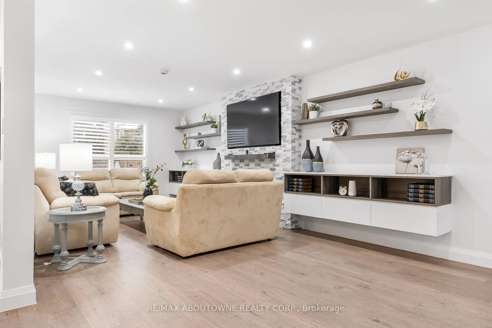 Photo 11 of 1324 Birchcliff Drive, Oakville, Glen Abbey — HOMEH