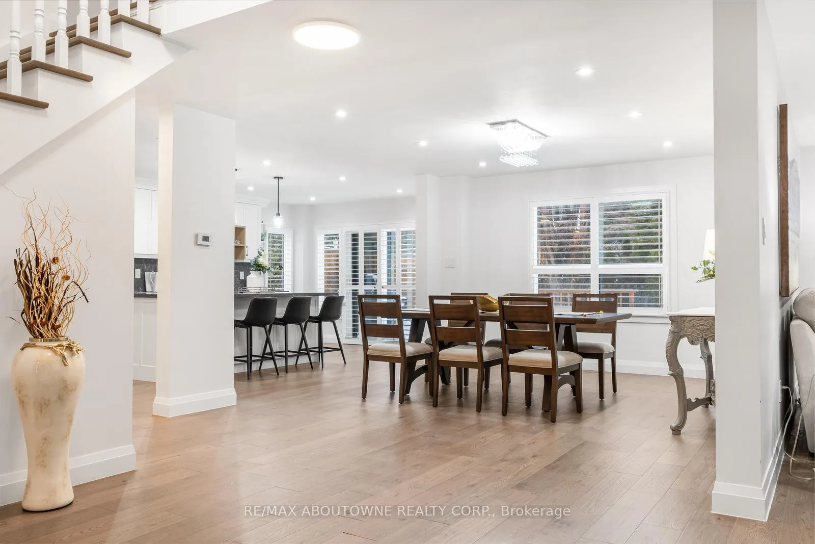 Photo 12 of 1324 Birchcliff Drive, Oakville, Glen Abbey — HOMEH