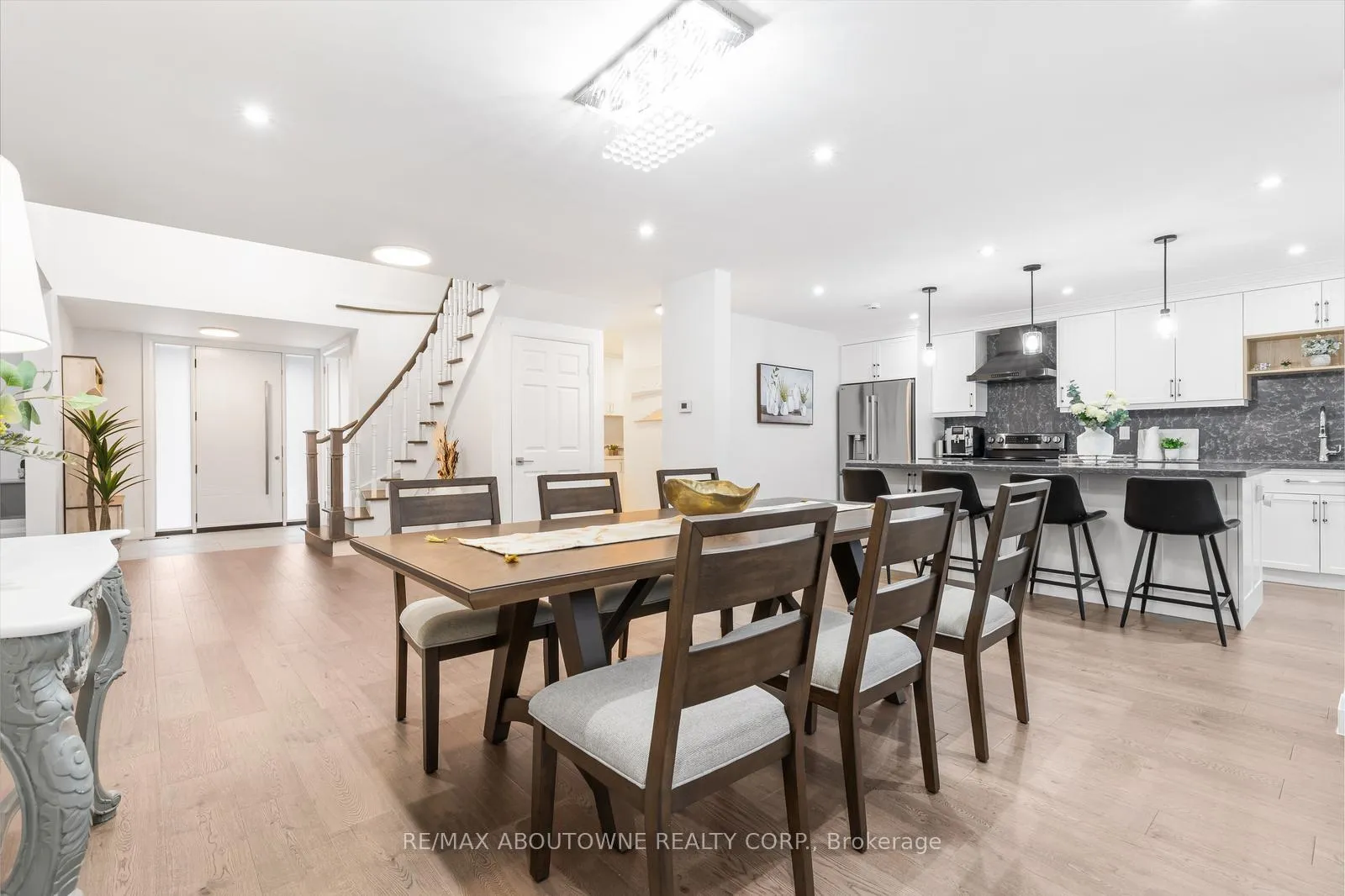 Photo 14 of 1324 Birchcliff Drive, Oakville, Glen Abbey — HOMEH