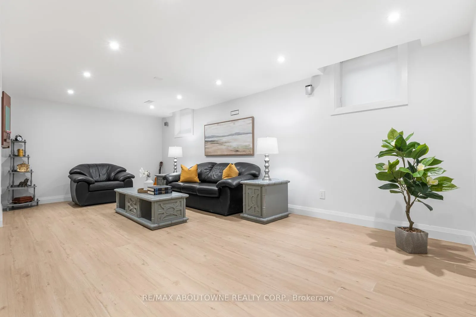Photo 35 of 1324 Birchcliff Drive, Oakville, Glen Abbey — HOMEH