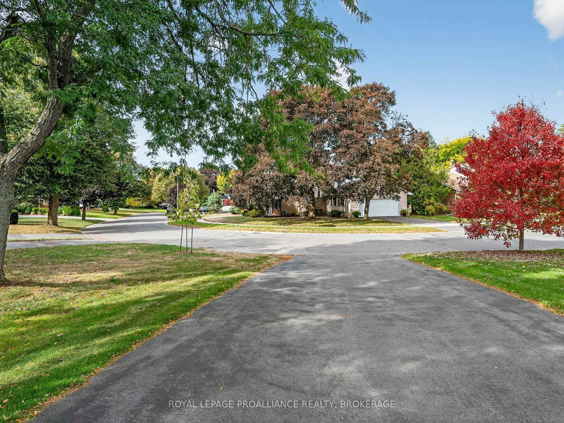 Photo 2 of 259 Fairway Hill Crescent, Kingston, Central City West — HOMEH