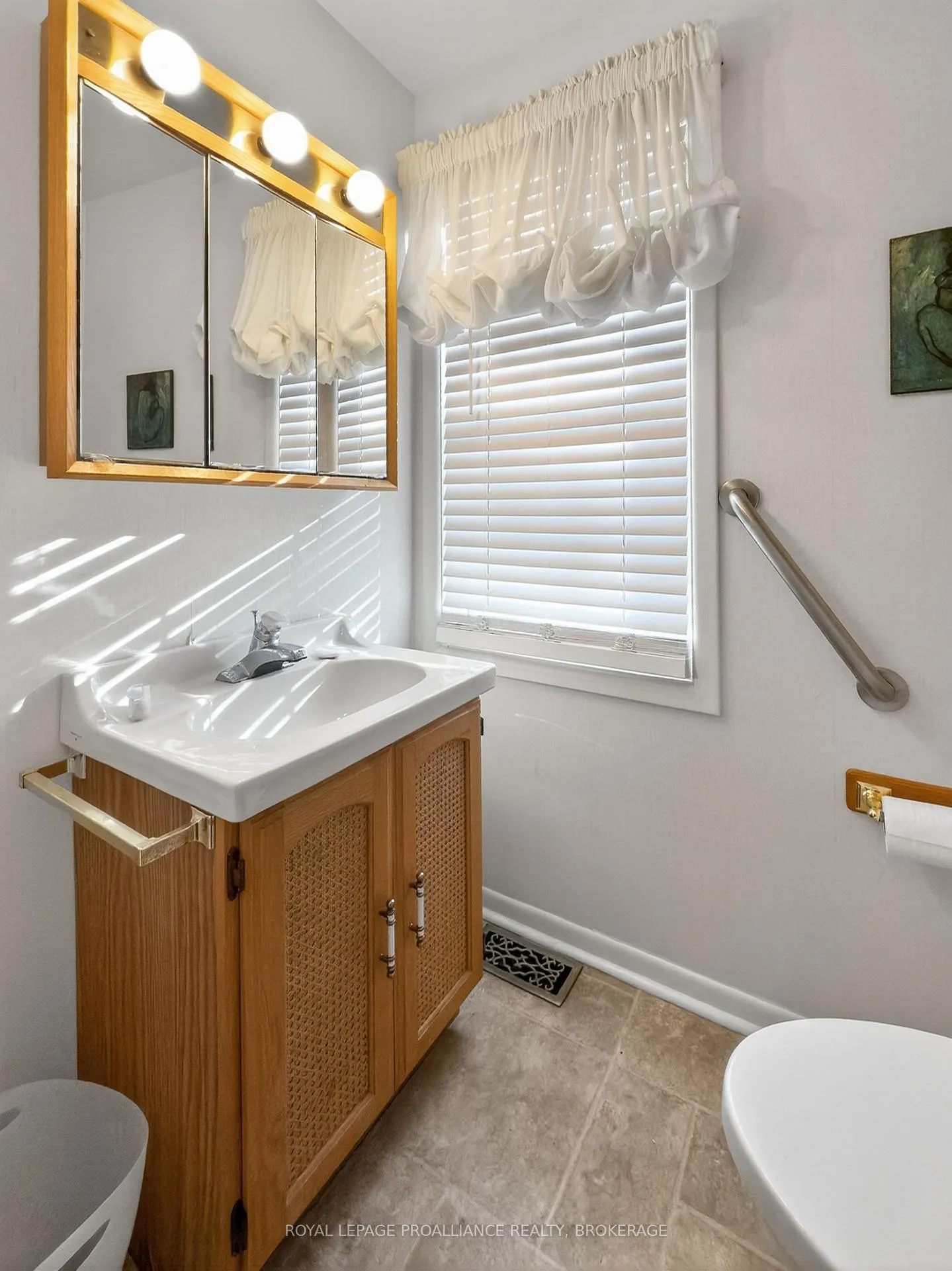 Photo 20 of 259 Fairway Hill Crescent, Kingston, Central City West — HOMEH