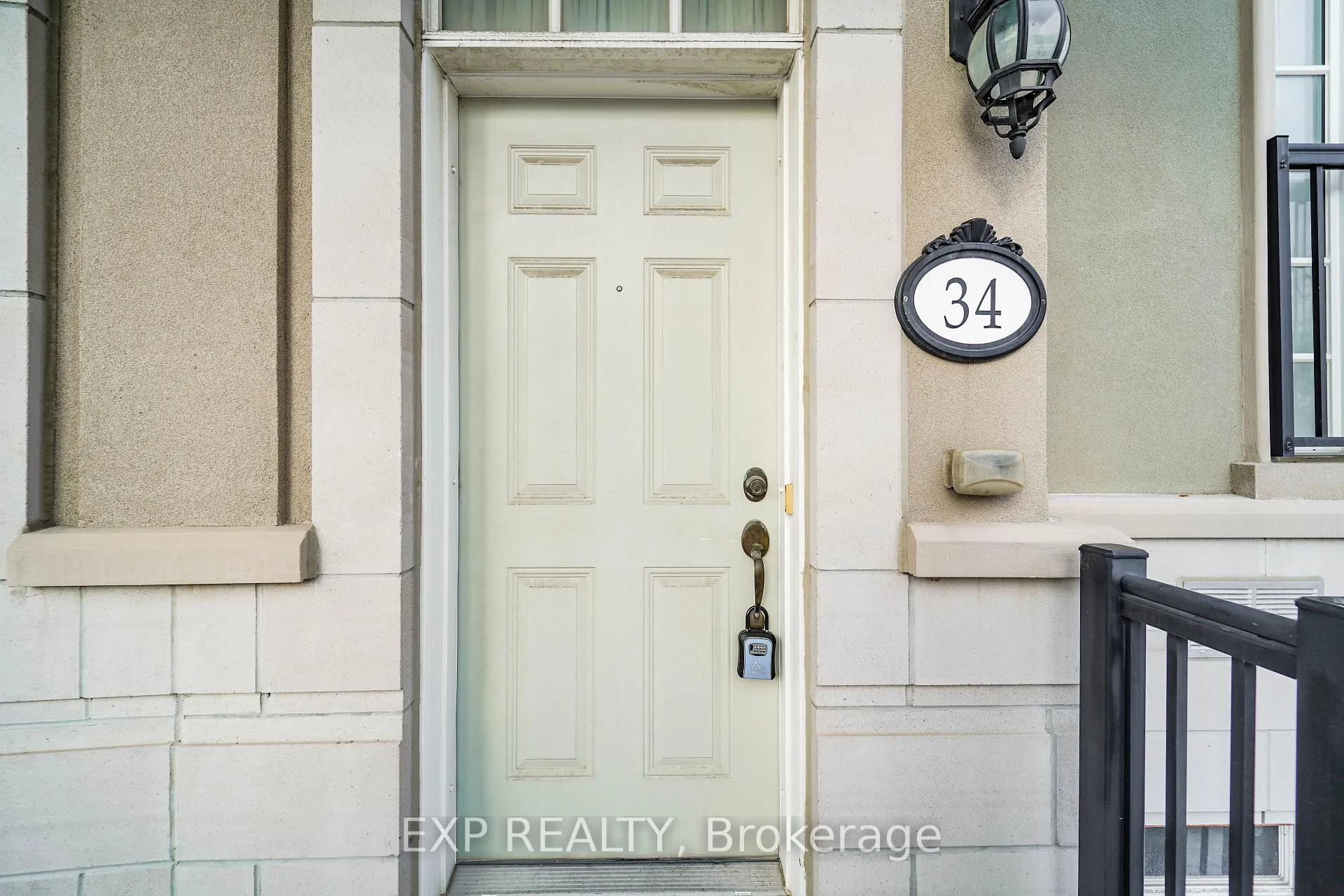 Photo 2 of 34 Bonnycastle Road, Markham, Unionville — HOMEH