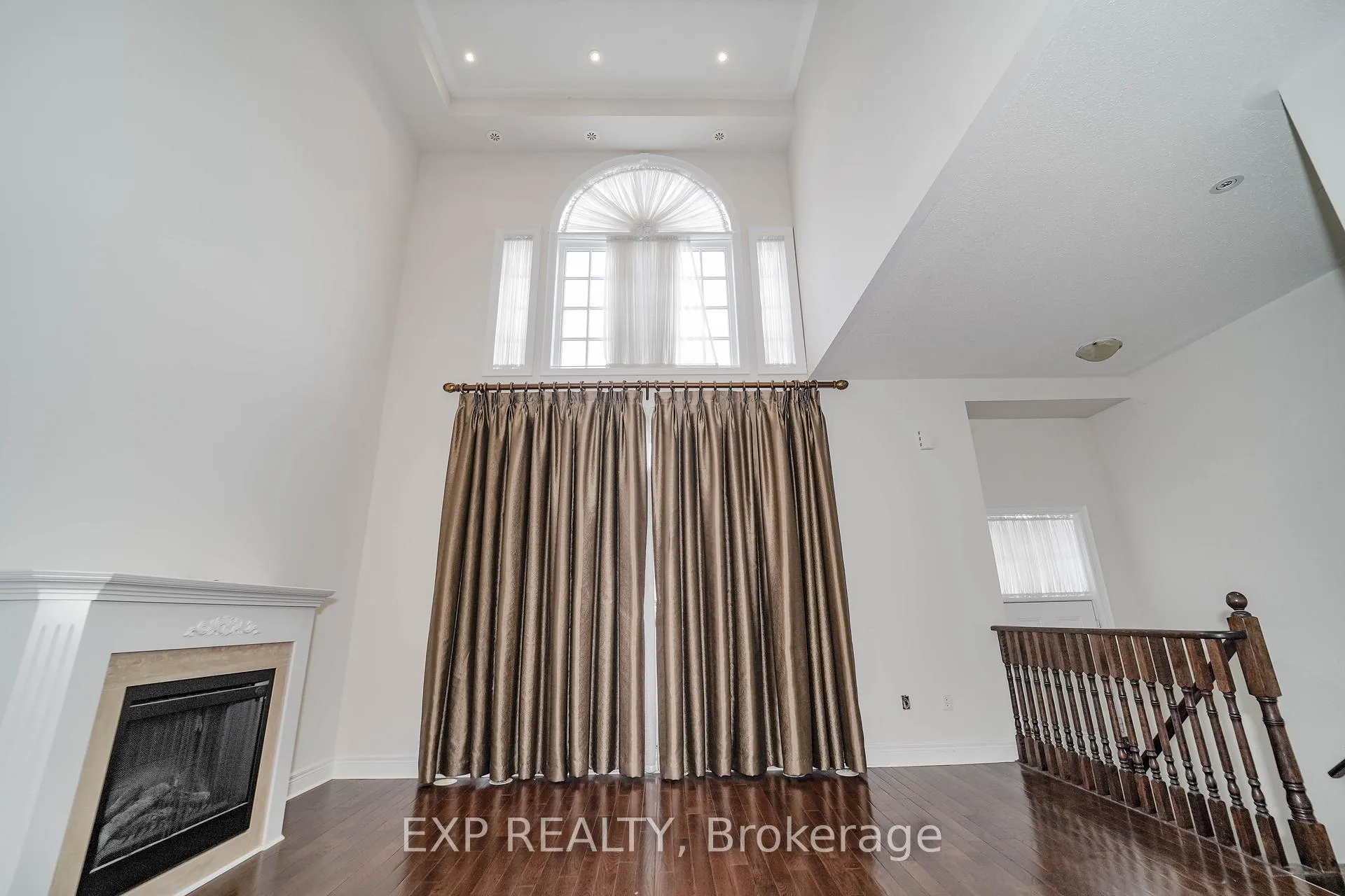 Photo 3 of 34 Bonnycastle Road, Markham, Unionville — HOMEH