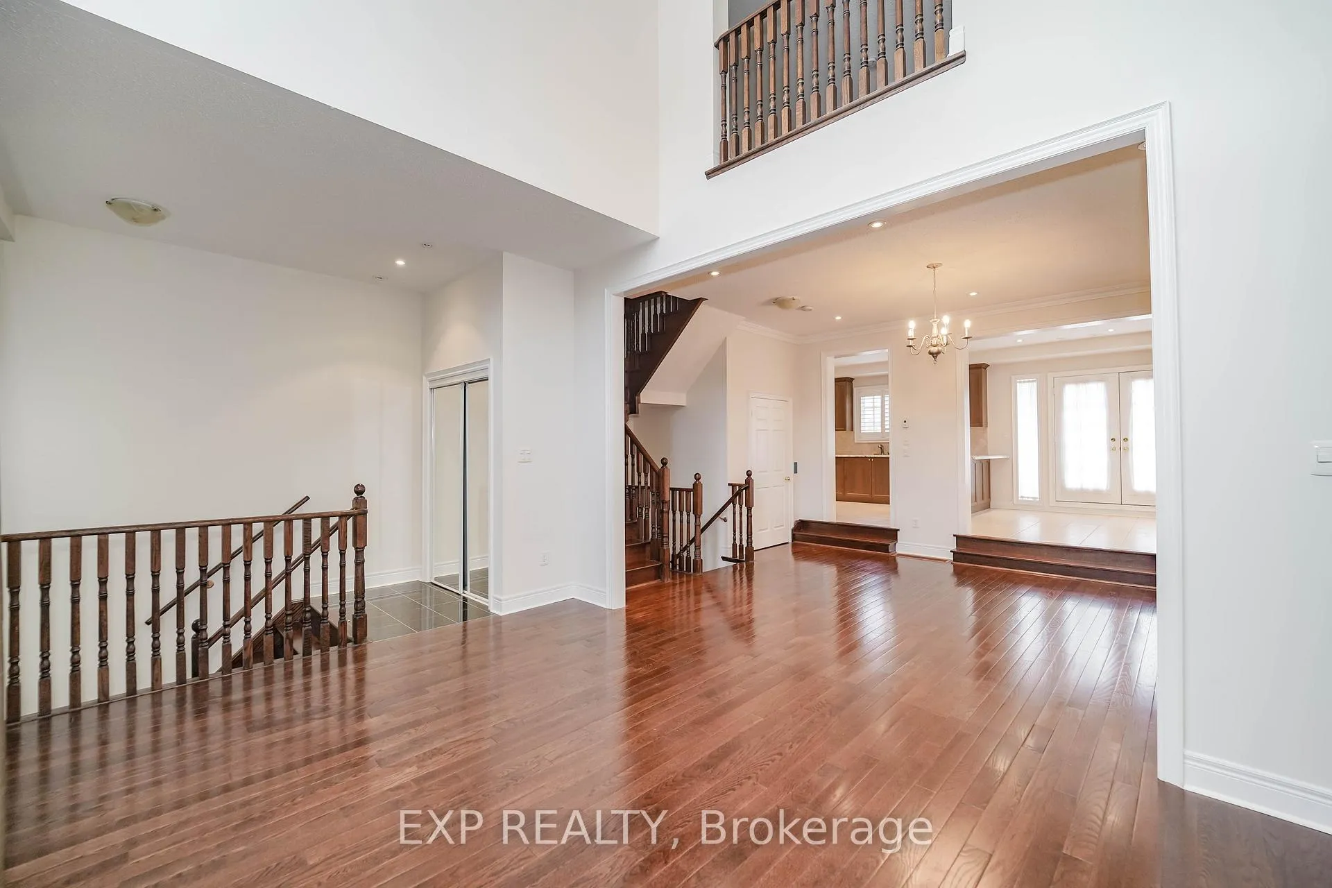 Photo 4 of 34 Bonnycastle Road, Markham, Unionville — HOMEH