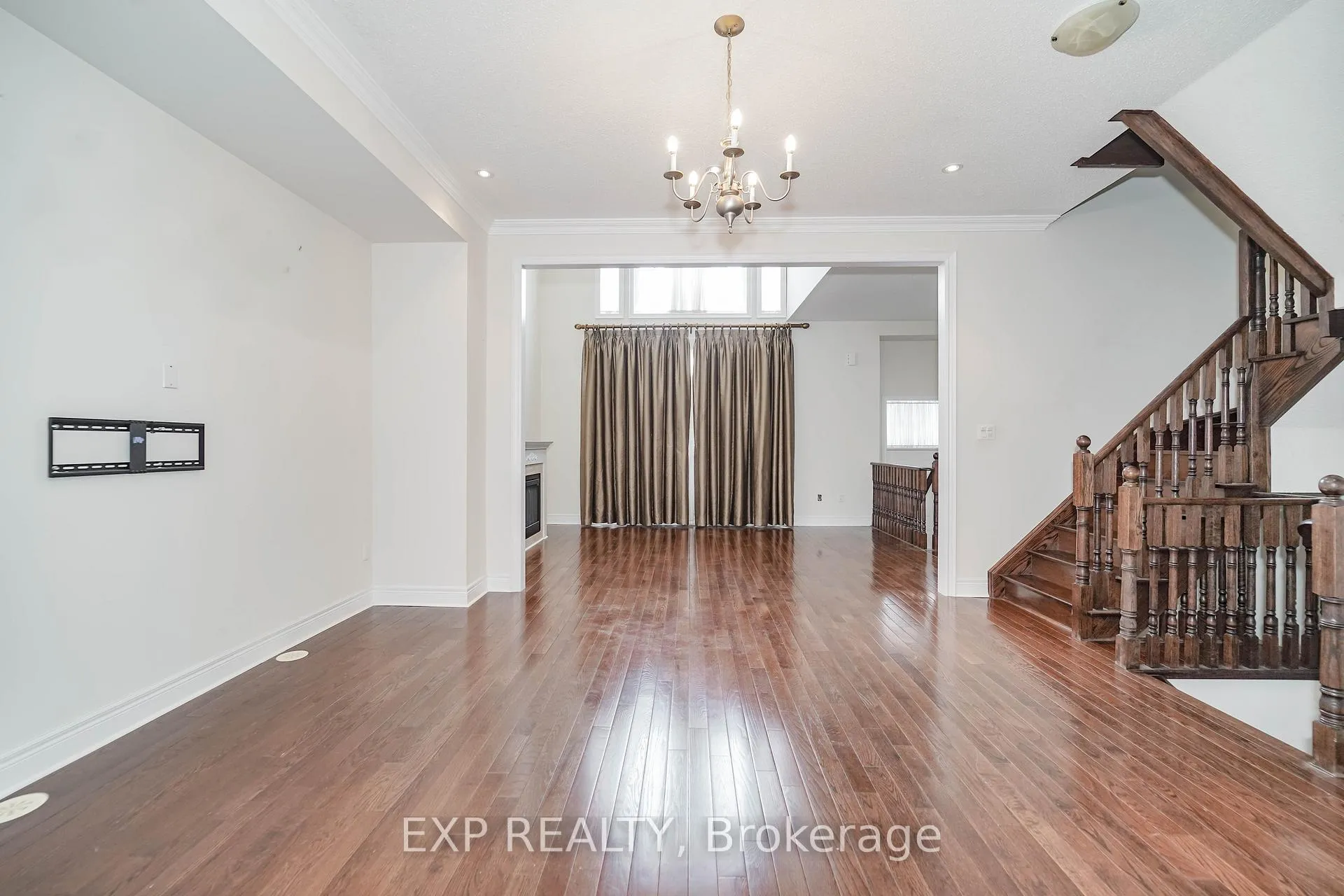 Photo 8 of 34 Bonnycastle Road, Markham, Unionville — HOMEH