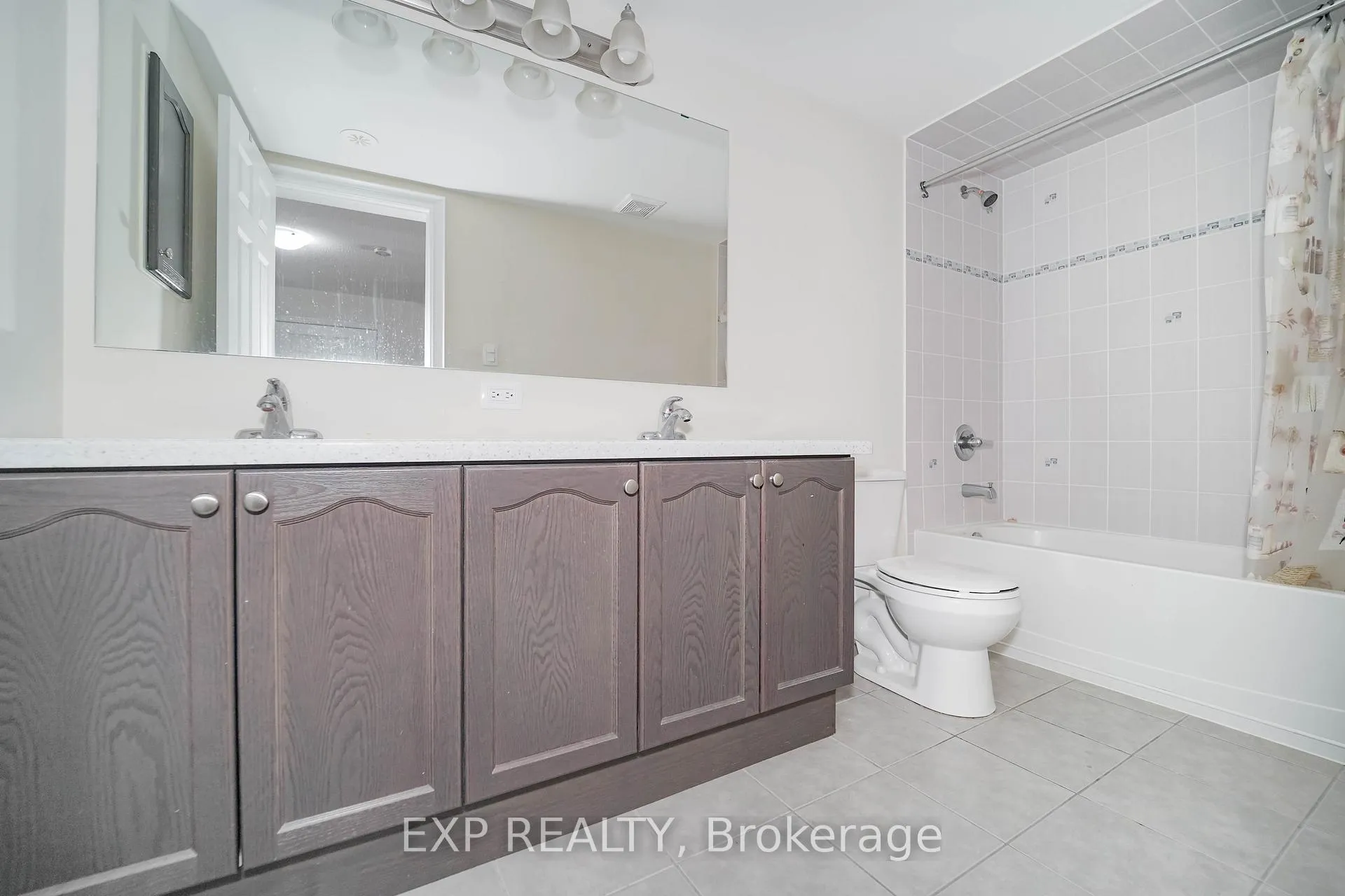 Photo 24 of 34 Bonnycastle Road, Markham, Unionville — HOMEH