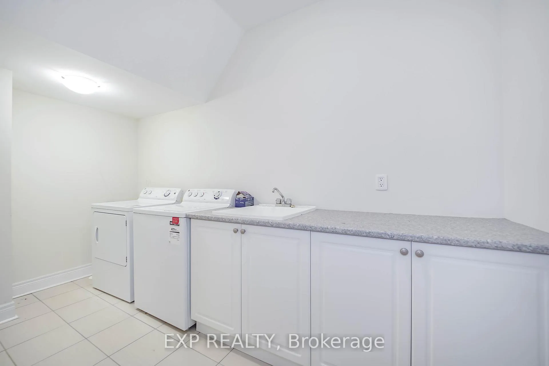 Photo 38 of 34 Bonnycastle Road, Markham, Unionville — HOMEH