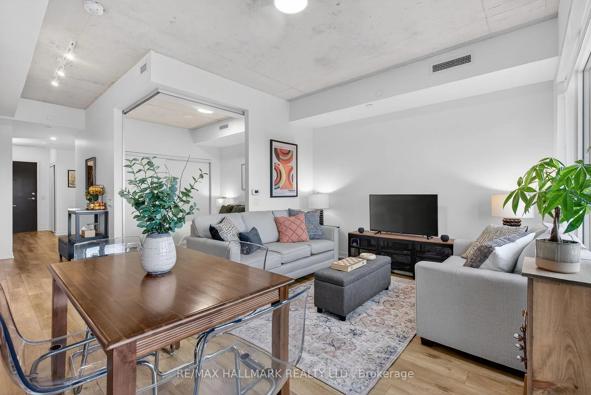 Front of Unit 304, 1808 St. Clair Avenue W