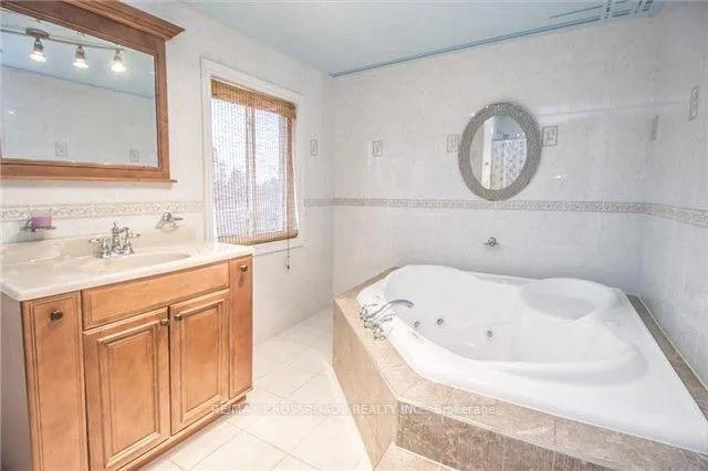 Photo 12 of 2 Hampstead Court, Markham, Milliken Mills East — HOMEH