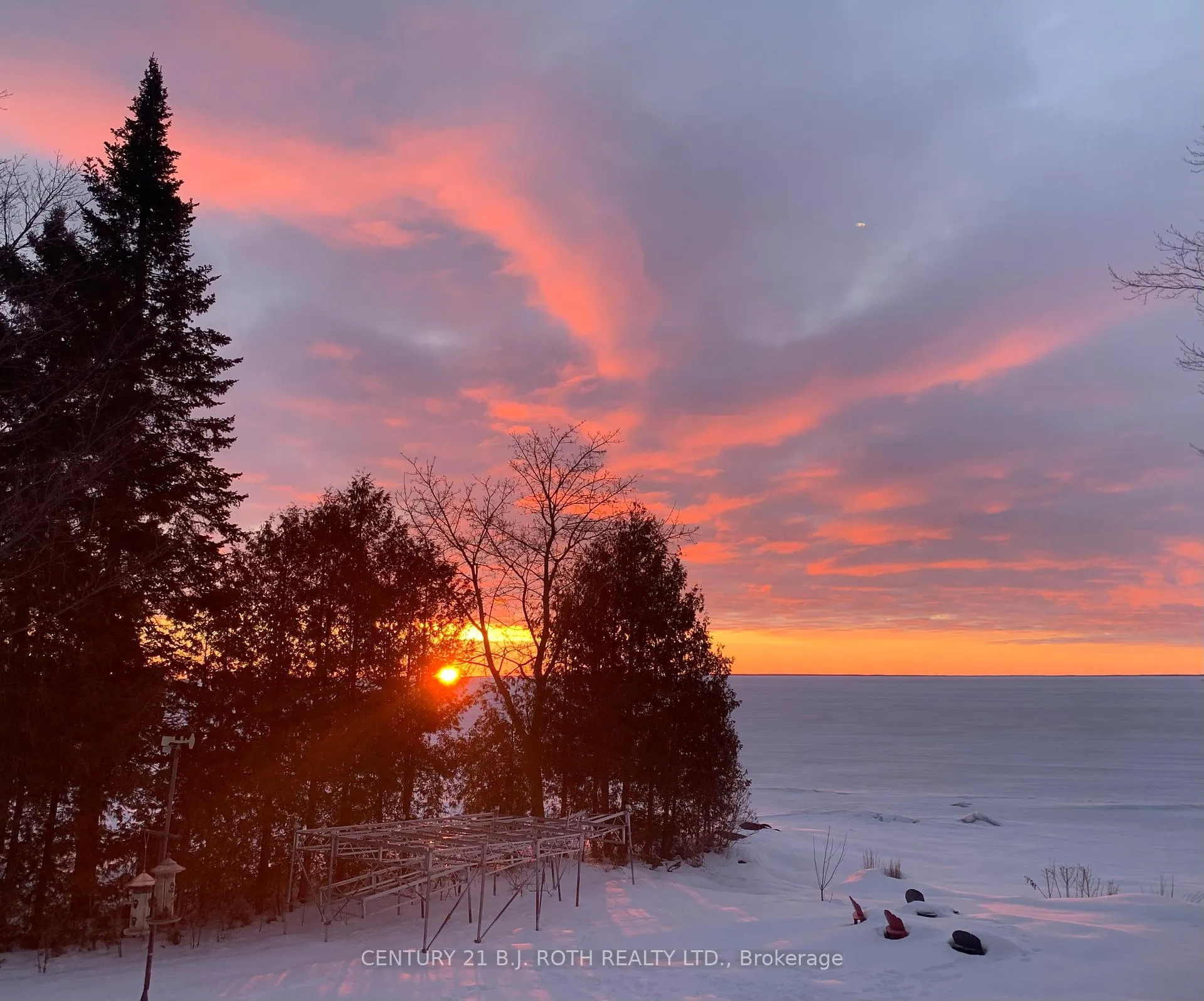 Photo 2 of 95 lakeshore Road E, Oro-Medonte, Rural Oro-Medonte — HOMEH