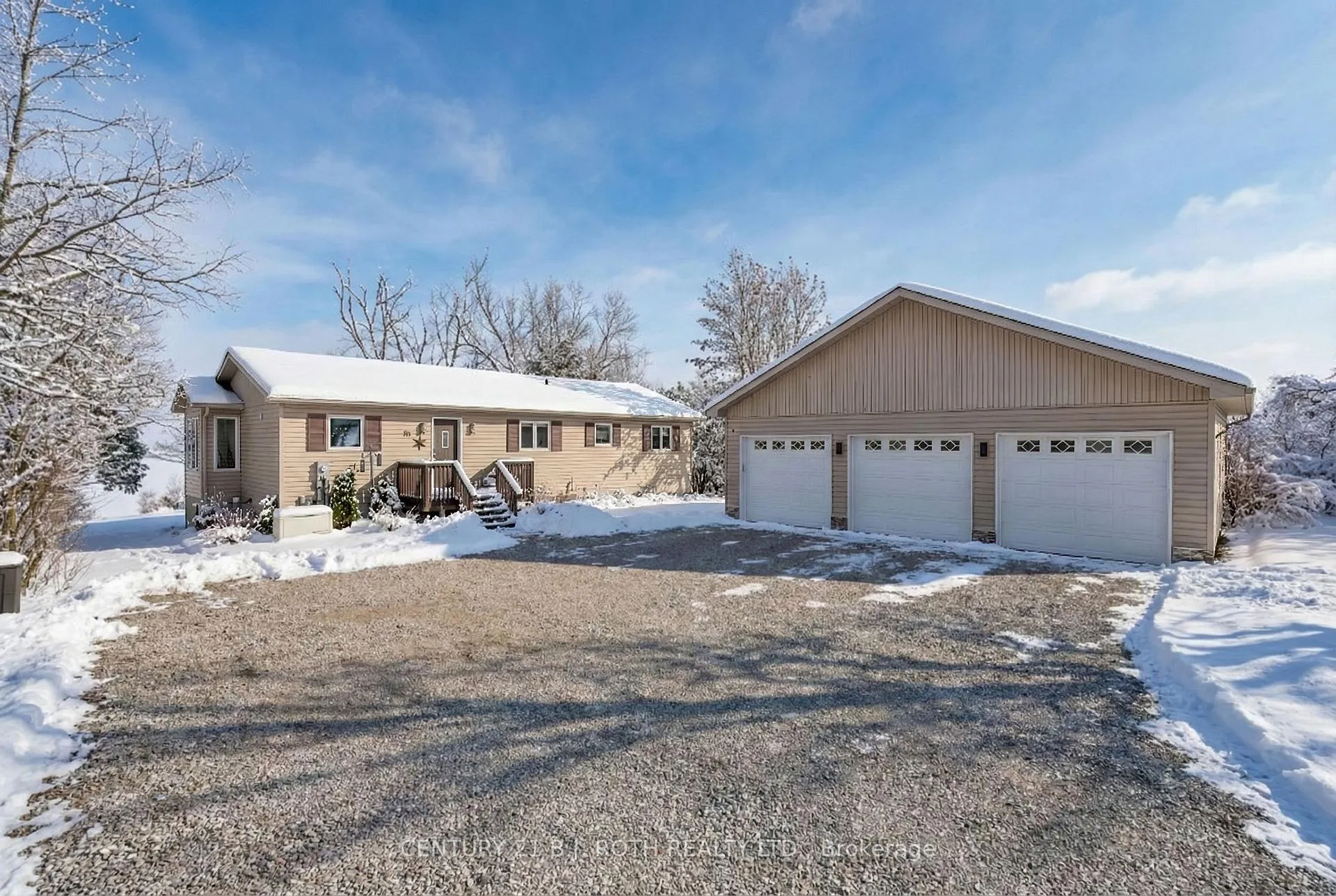 Photo 3 of 95 lakeshore Road E, Oro-Medonte, Rural Oro-Medonte — HOMEH