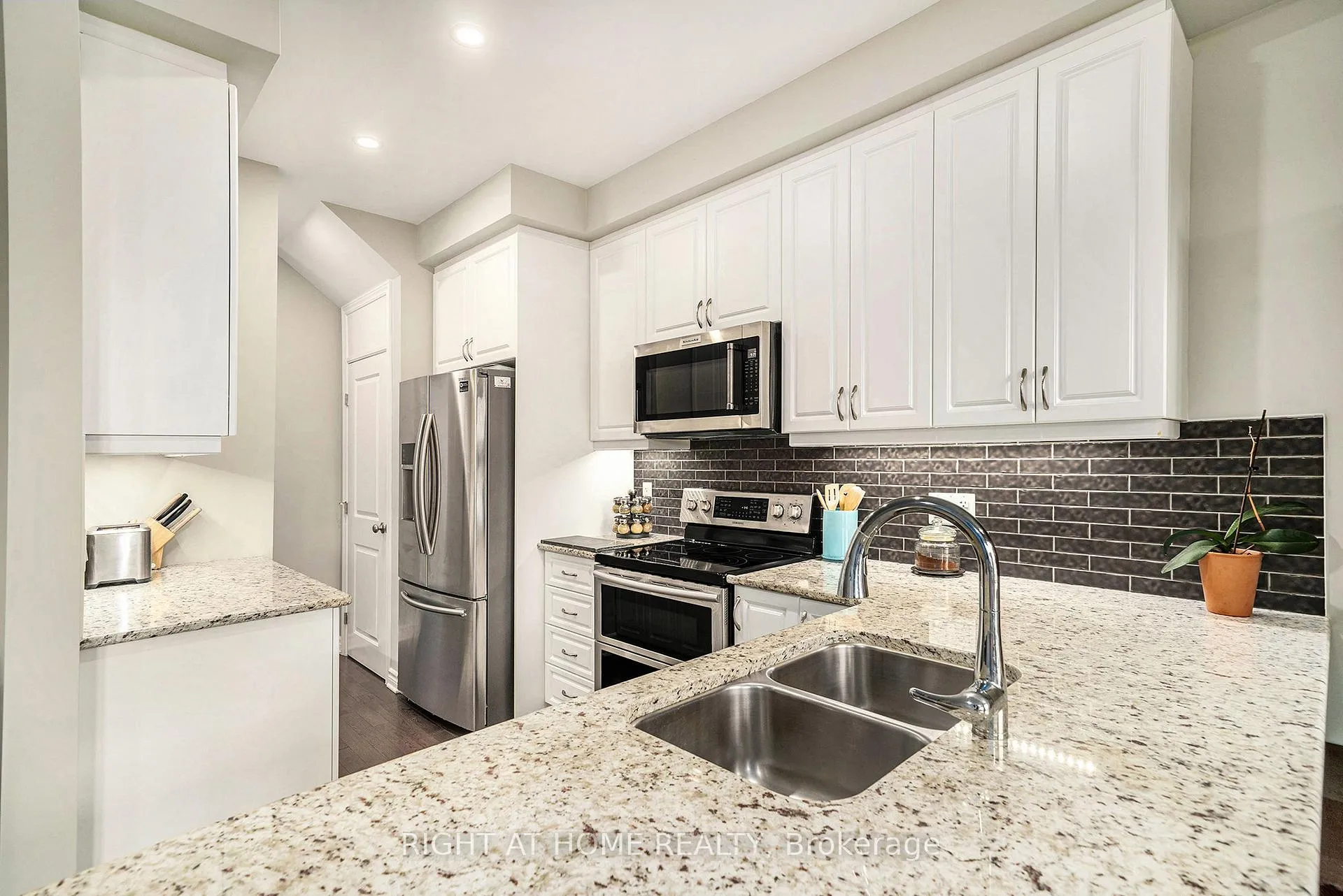 Photo 8 of 699 Sora Way, Ottawa, Blossom Park/Kemp Park/Findlay Creek — HOMEH