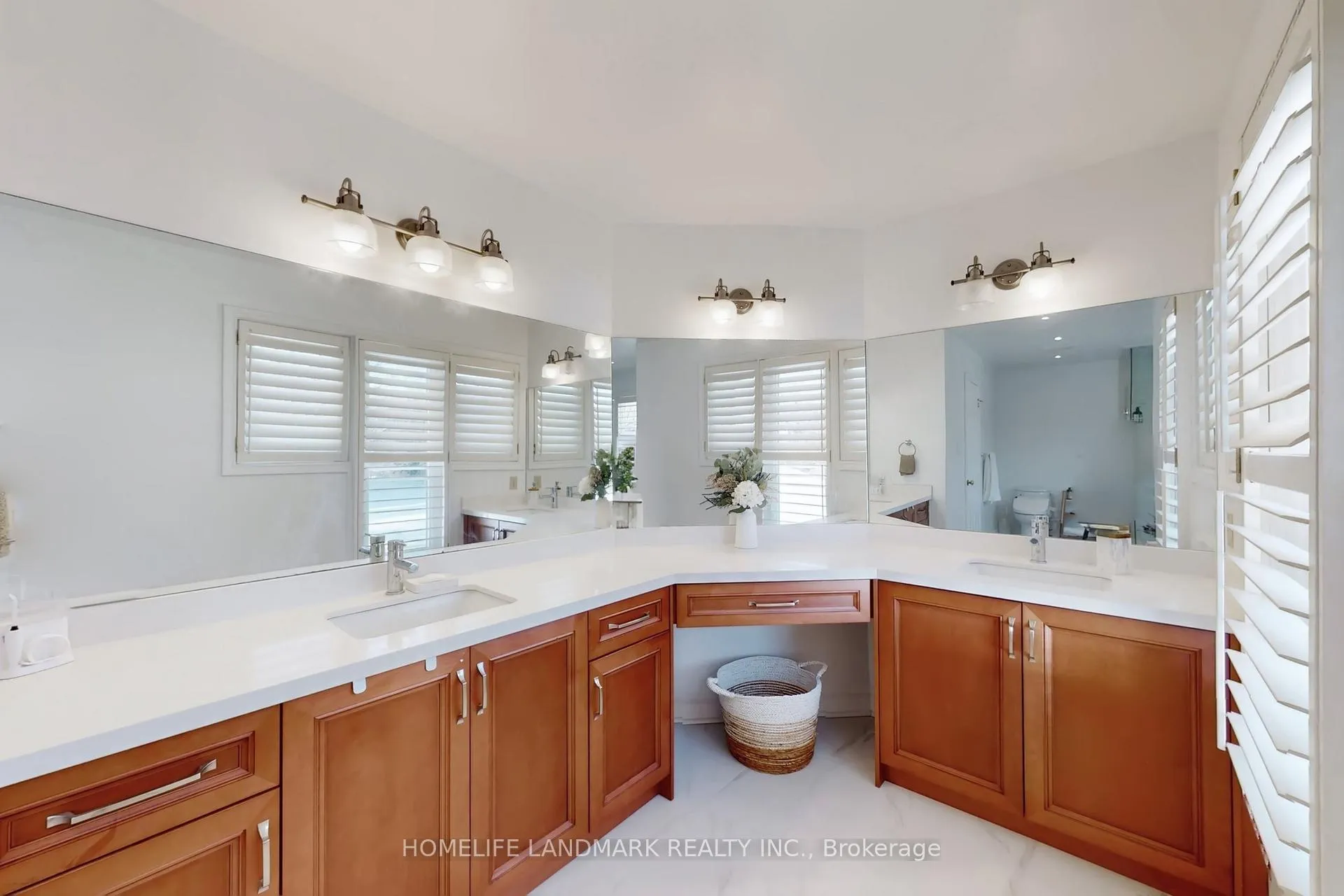 Photo 22 of 16 Willis Drive, Aurora, Aurora Highlands — HOMEH