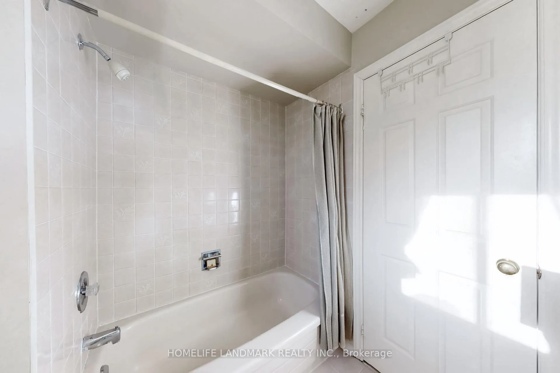 Photo 29 of 16 Willis Drive, Aurora, Aurora Highlands — HOMEH