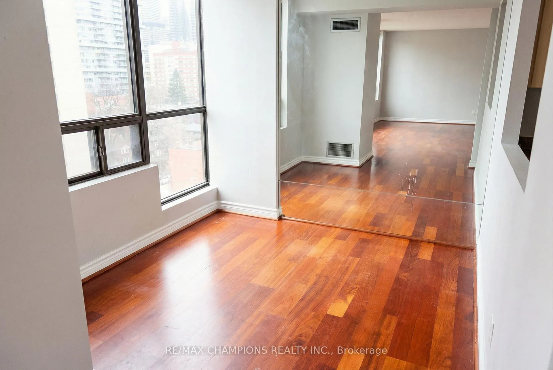 Photo 4 of Unit 1101, 117 Gerrard Street, Toronto, Church-Yonge Corridor — HOMEH