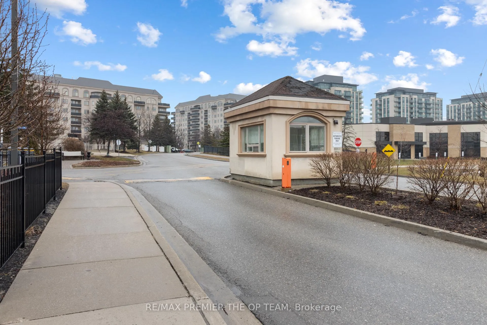 Photo 2 of Unit 403, 7 Dayspring Circle, Brampton, Goreway Drive Corridor — HOMEH