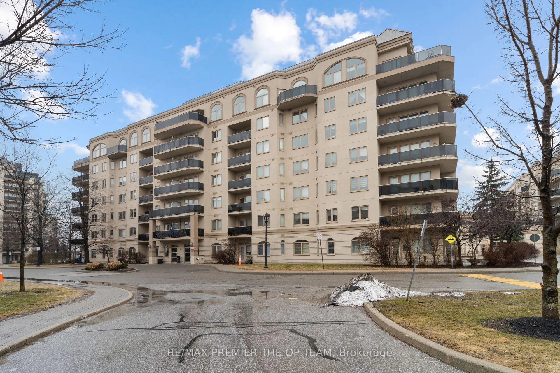 Photo 3 of Unit 403, 7 Dayspring Circle, Brampton, Goreway Drive Corridor — HOMEH