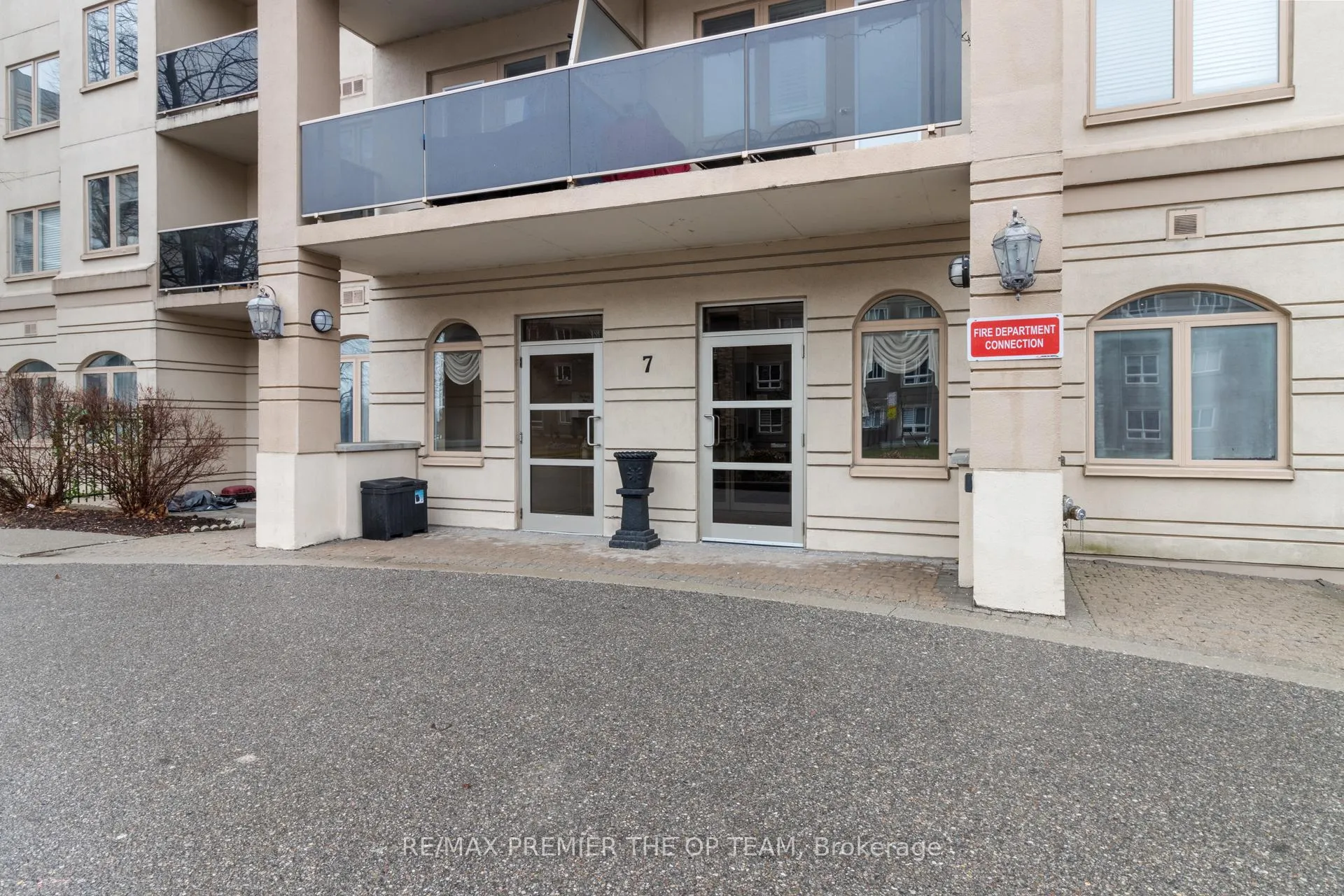 Photo 4 of Unit 403, 7 Dayspring Circle, Brampton, Goreway Drive Corridor — HOMEH
