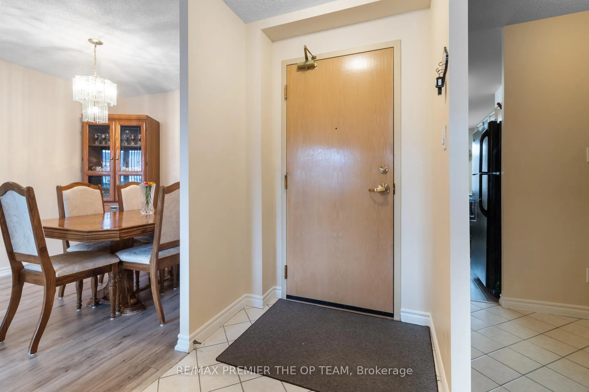 Photo 7 of Unit 403, 7 Dayspring Circle, Brampton, Goreway Drive Corridor — HOMEH