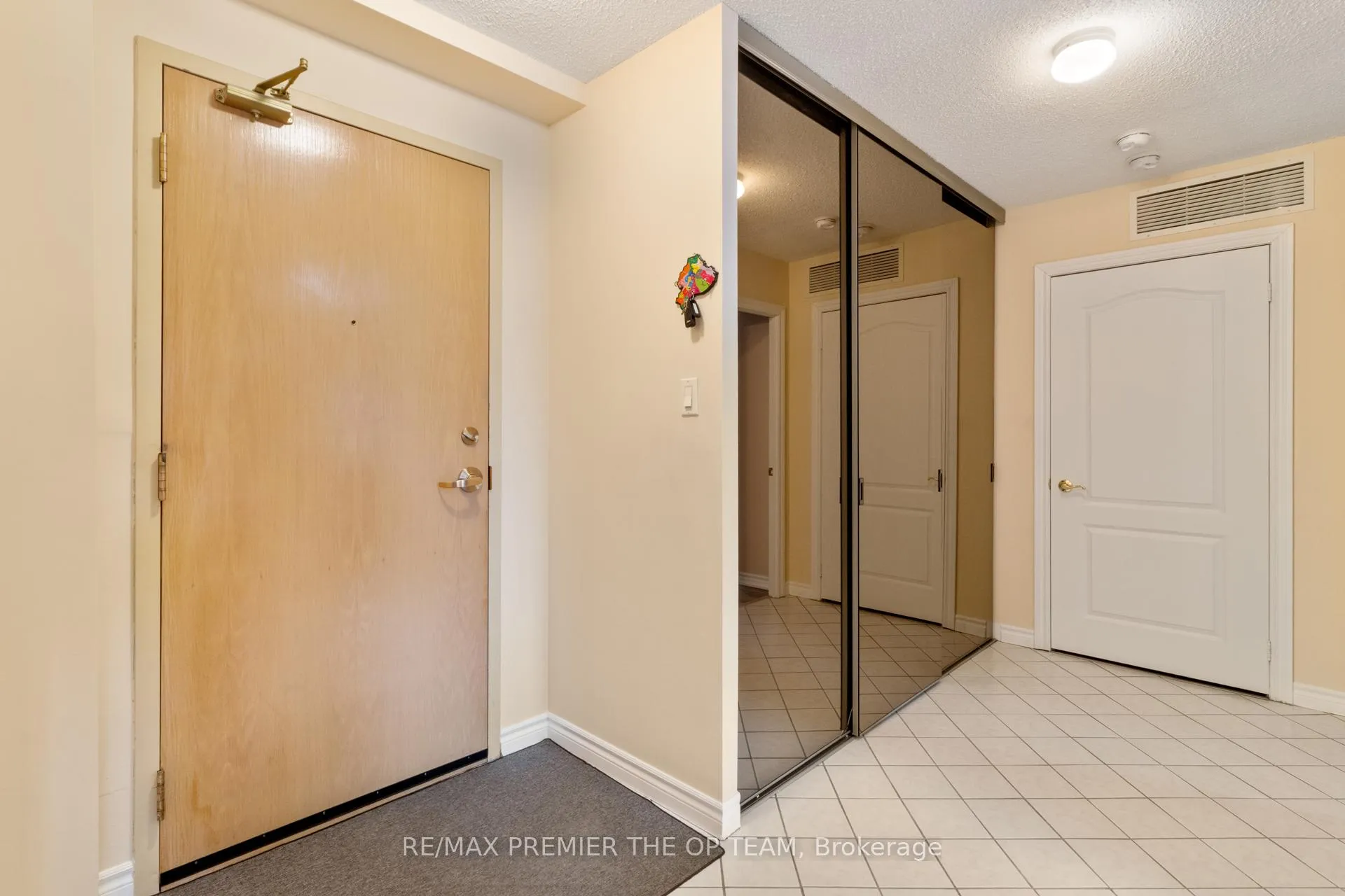 Photo 9 of Unit 403, 7 Dayspring Circle, Brampton, Goreway Drive Corridor — HOMEH