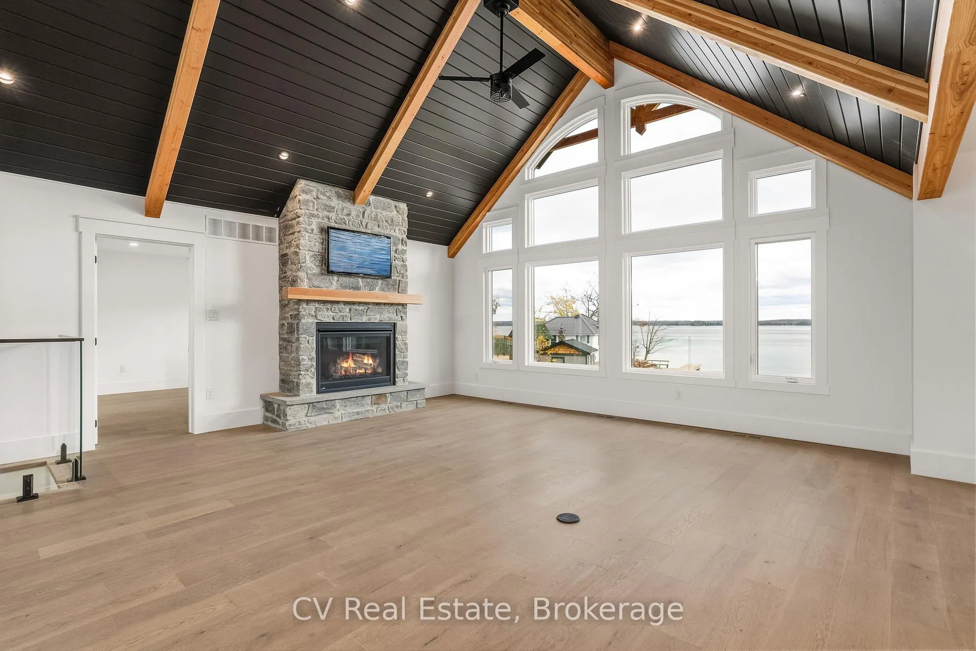 Photo 2 of 1111 Lakeshore Drive, Gravenhurst, Muskoka (S) — HOMEH