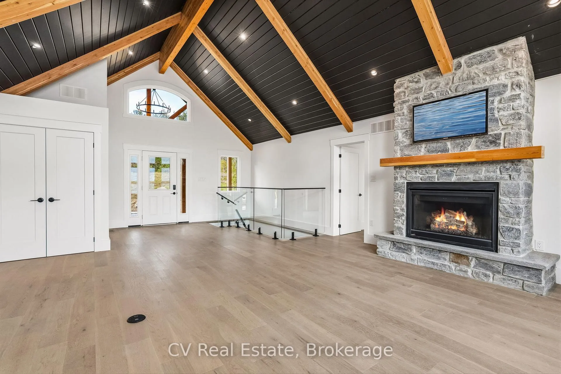 Photo 3 of 1111 Lakeshore Drive, Gravenhurst, Muskoka (S) — HOMEH