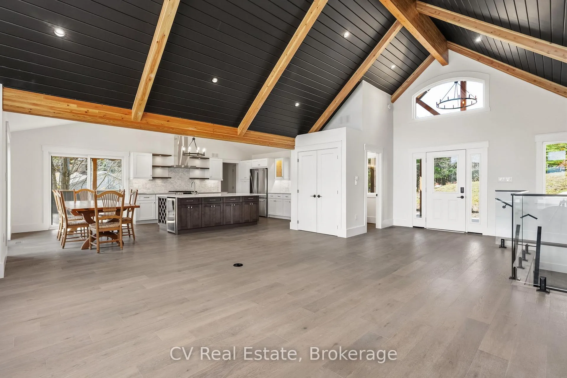Photo 4 of 1111 Lakeshore Drive, Gravenhurst, Muskoka (S) — HOMEH