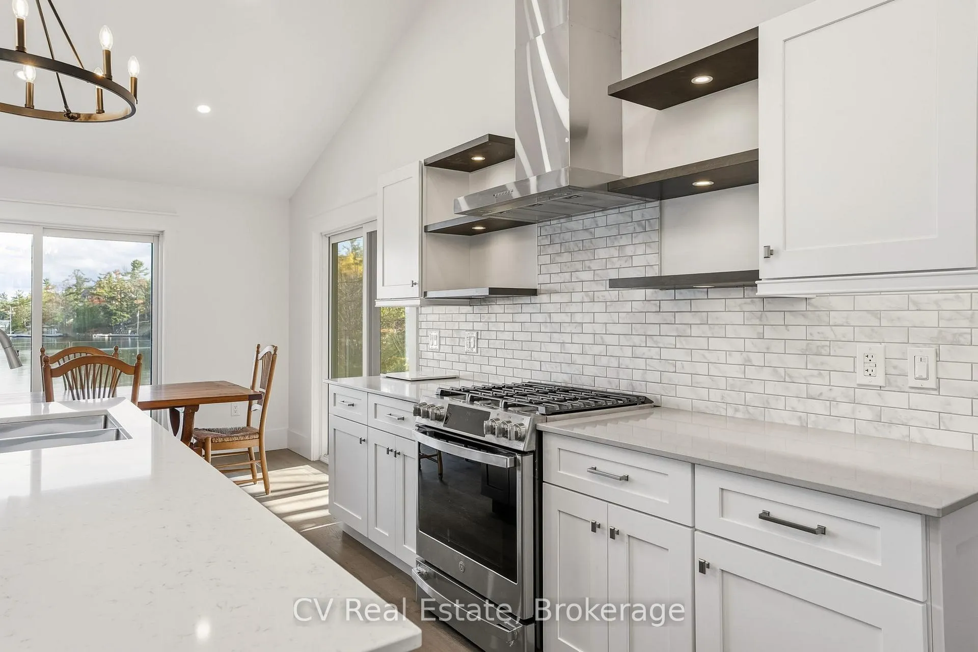 Photo 6 of 1111 Lakeshore Drive, Gravenhurst, Muskoka (S) — HOMEH