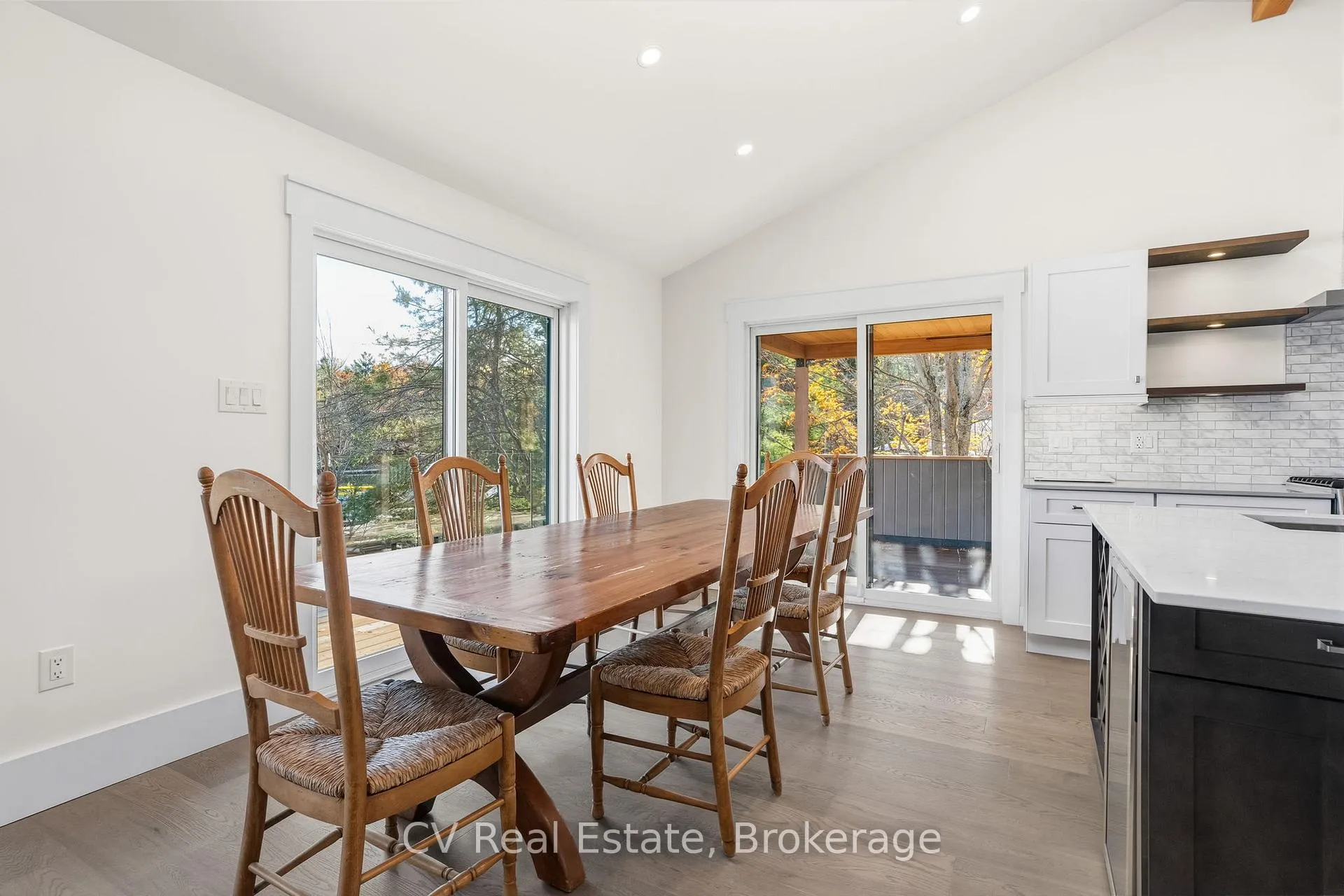 Photo 8 of 1111 Lakeshore Drive, Gravenhurst, Muskoka (S) — HOMEH